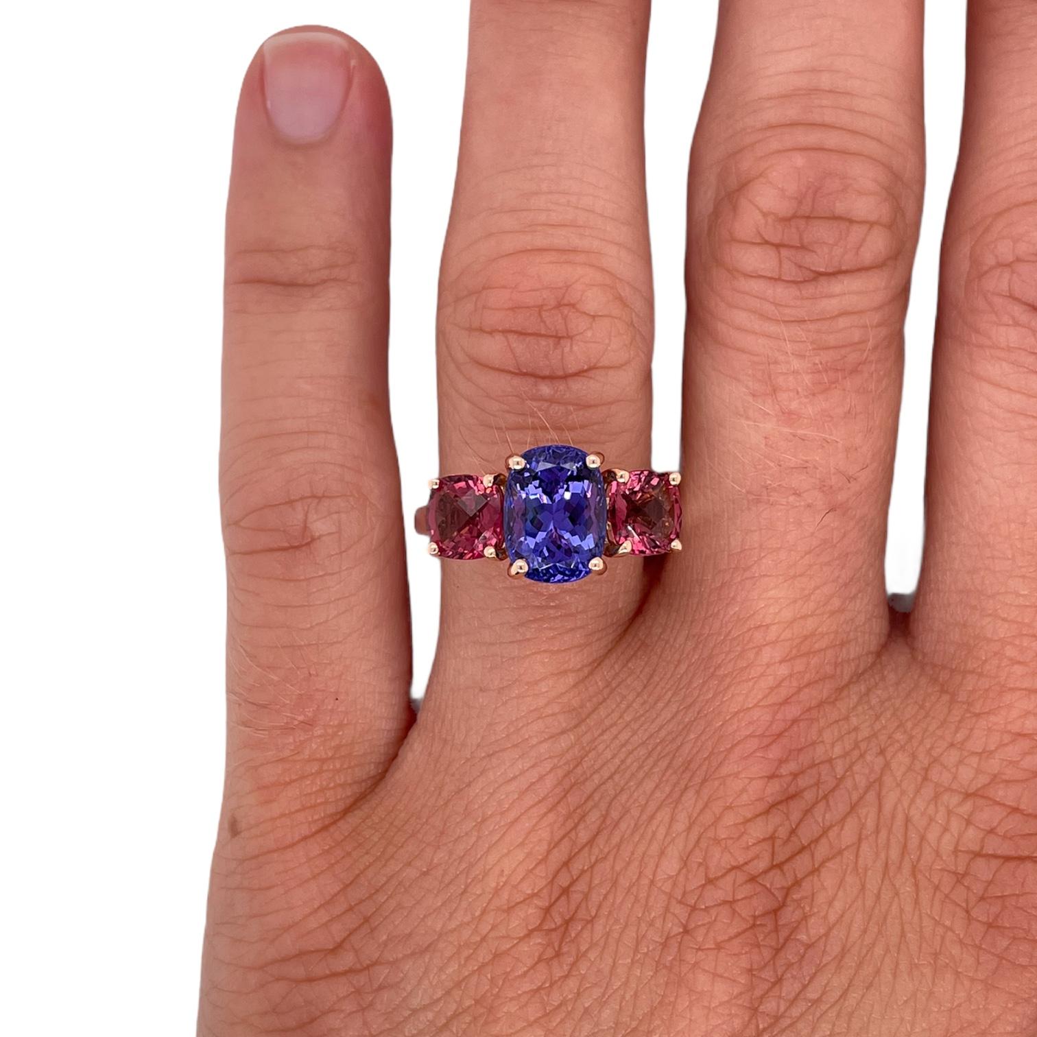 Bague à trois pierres en or rose 14 carats avec tanzanite et tourmaline rose Neuf - En vente à New York, NY