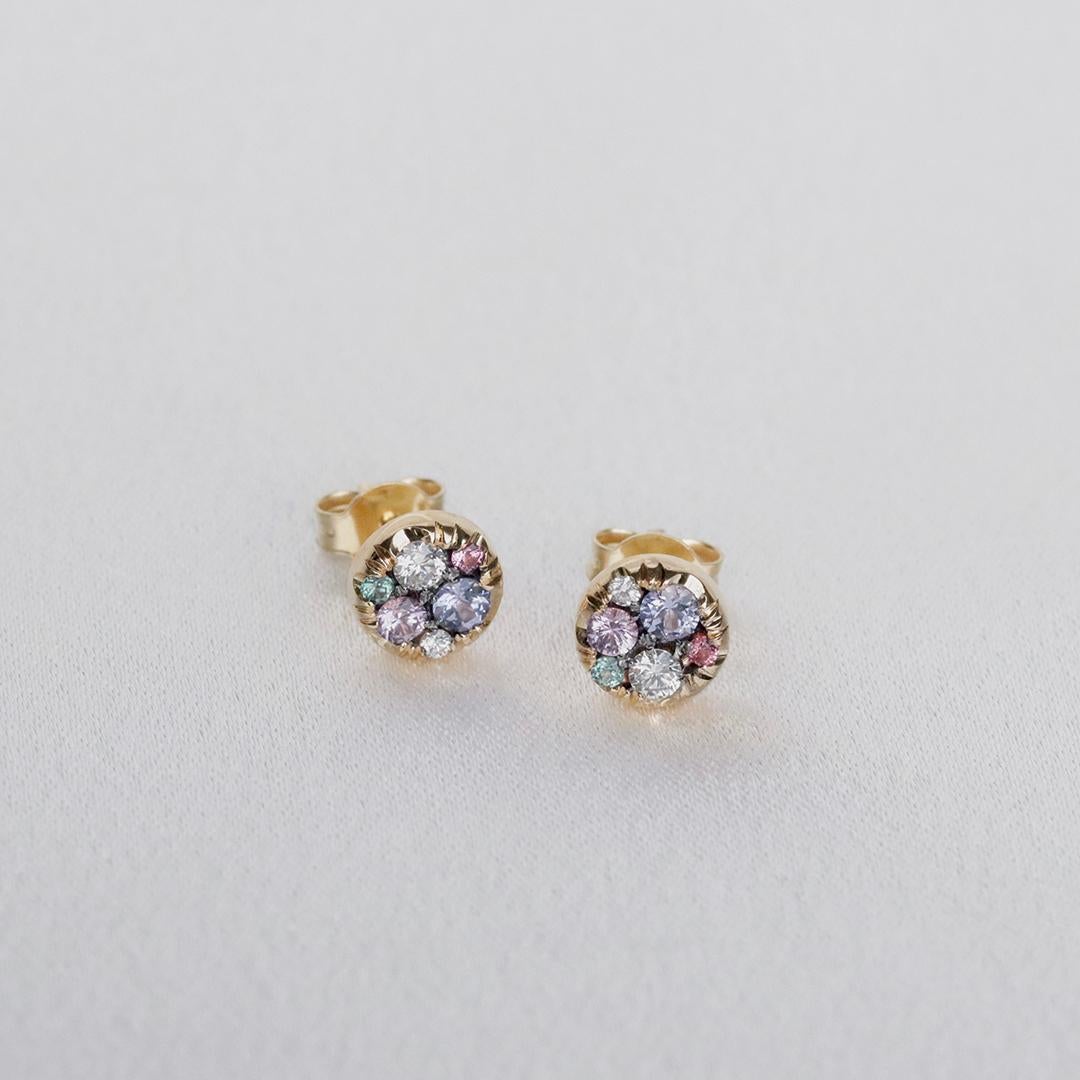 Handmade in Belgium by jewellery artist Joke Quick, these earrings are truly one of a kind. 

These yellow gold stud earrings display mesmerizing Tanzanites, purple Sapphires, Pink Spinels, Alexandrites and white diamonds, meticulously set in a pave