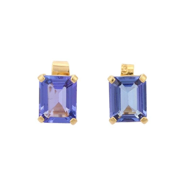 Tanzanite Push Back Earrings in 18kt Solid Yellow Gold In New Condition For Sale In New York, NY