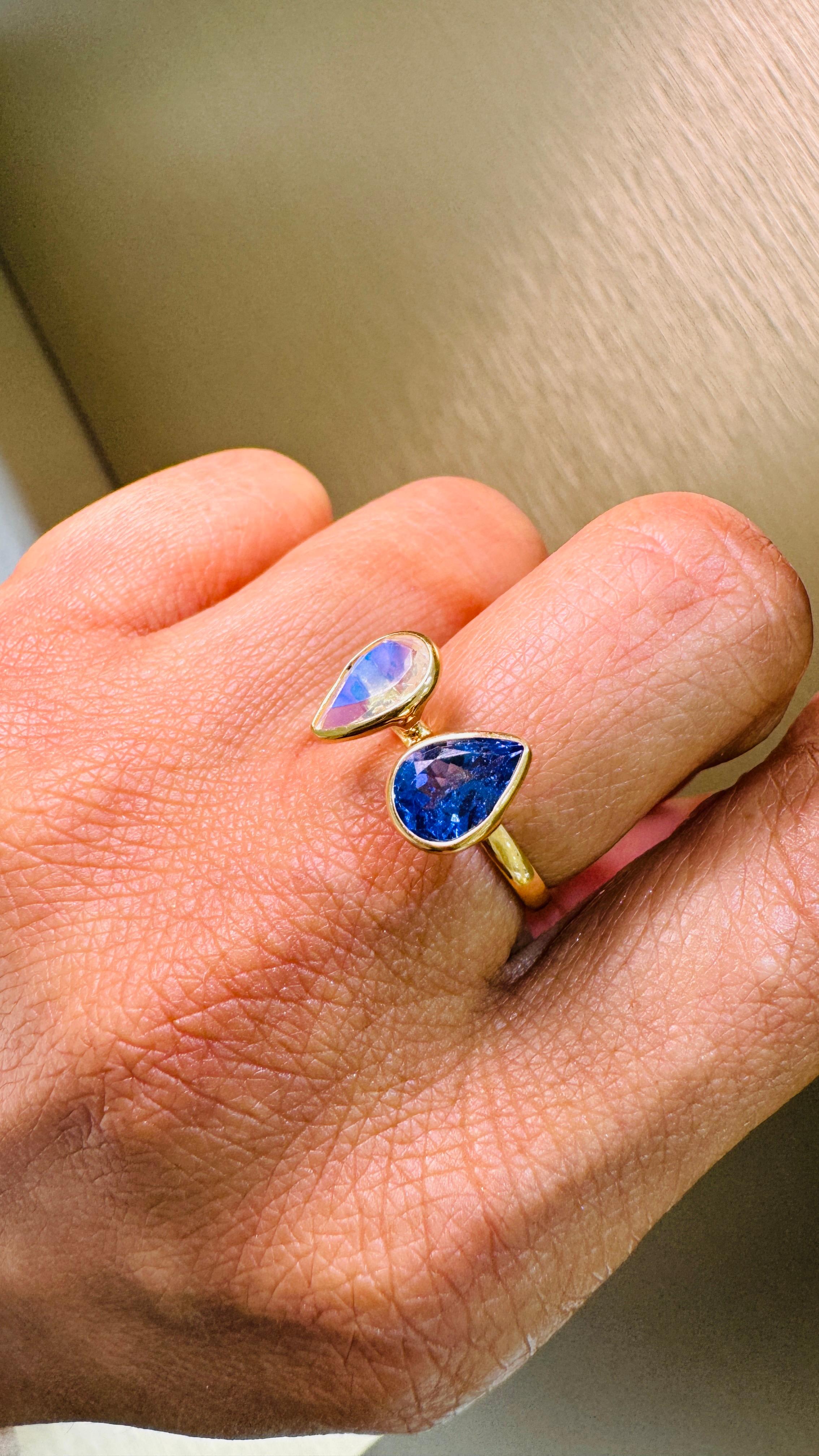 Bague en or jaune 18 carats, tanzanite et pierre de lune arc-en-ciel en forme de poire Neuf - En vente à Coral Gables, FL