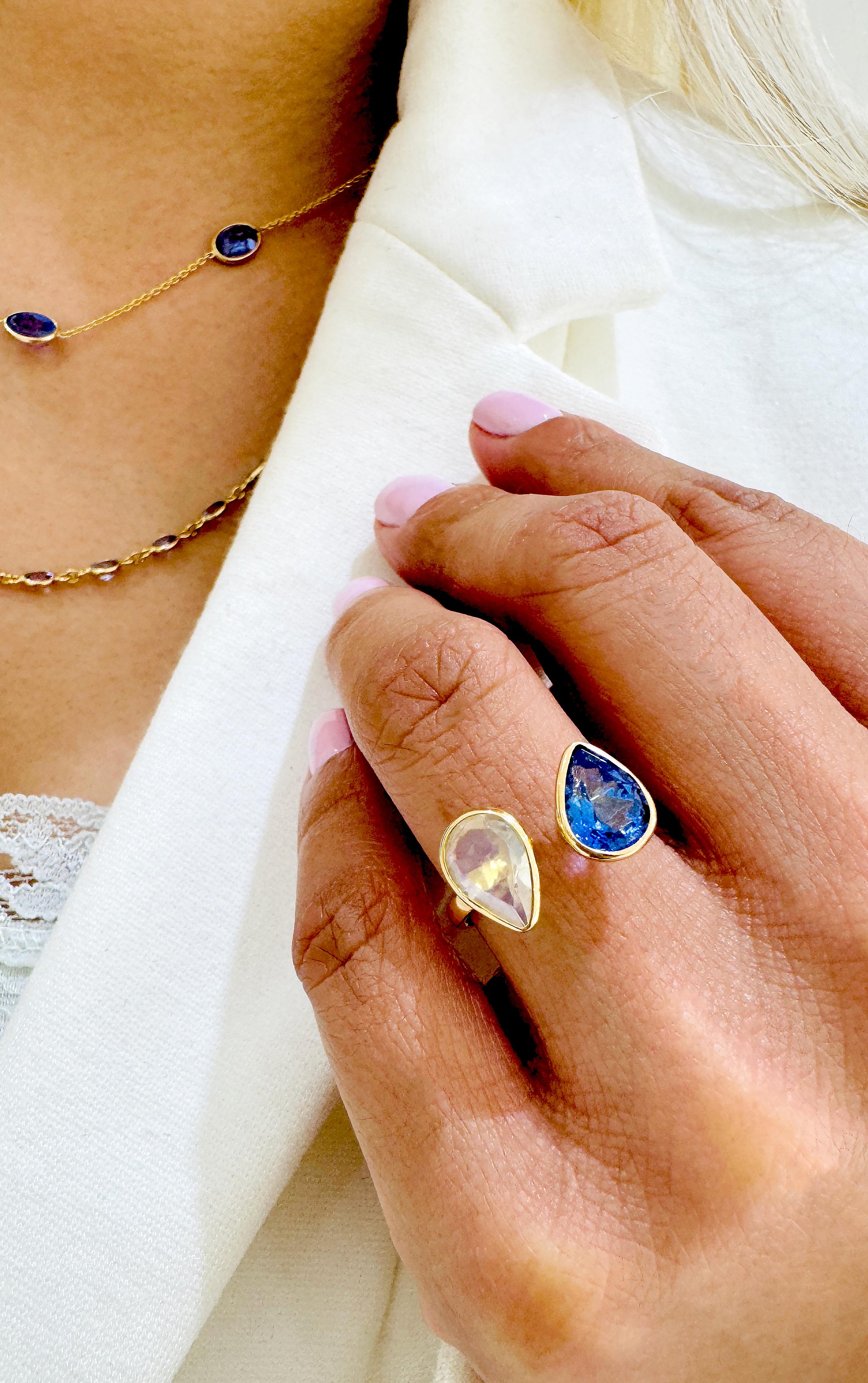 Bague en or jaune 18 carats, tanzanite et pierre de lune arc-en-ciel en forme de poire Pour femmes en vente