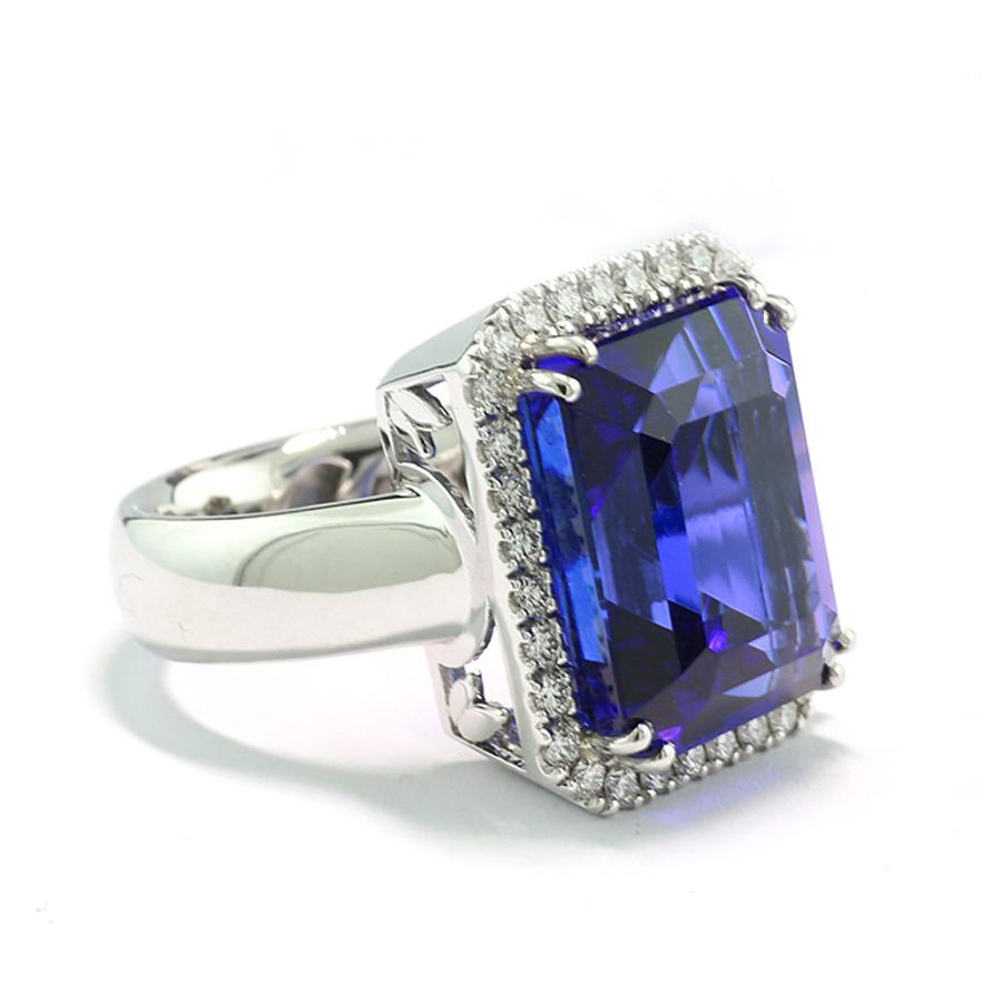 Contemporaneo Anello con tanzanite 19,81 carati, con diamanti certificato GIA, oro bianco 18 carati in vendita