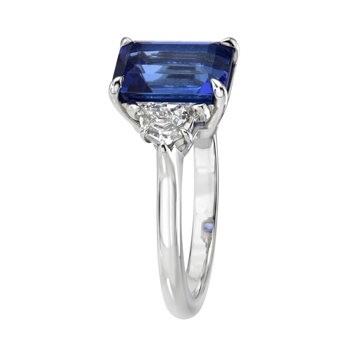 Claasic 3.57 carat Tanzanite Emerald-Cut, three stone platinum ring, flanked by a pair of 0.61 carat, H/SI1 