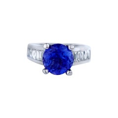 Tanzanite and Diamond Ring 5.24 Carats with Baguette Diamonds,  18 Karat Gold