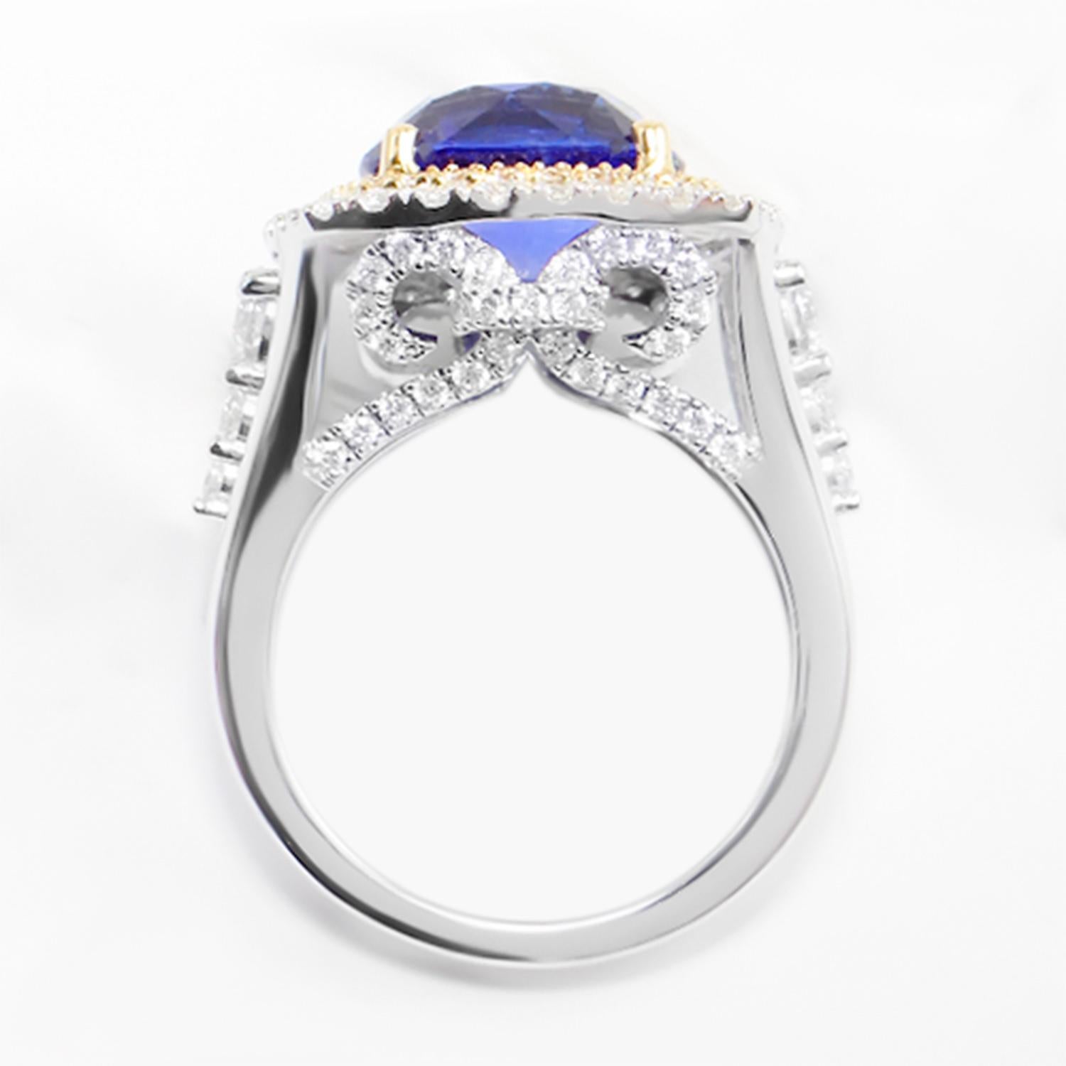 Tanzanite Ring Diamonds 7.2 Carats Total 18K Gold In Excellent Condition For Sale In Aliso Viejo, CA