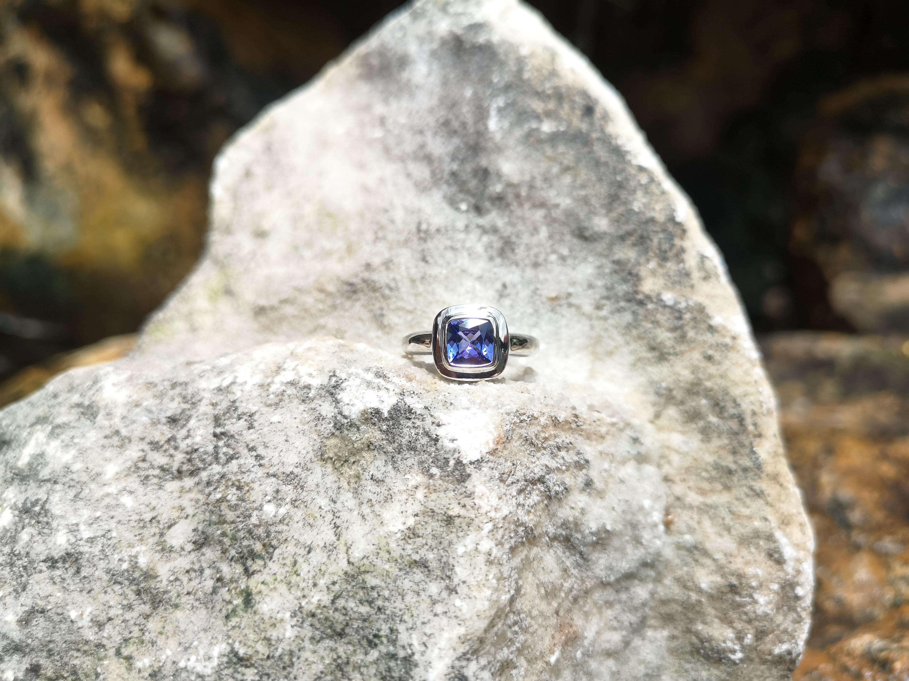 Contemporary Tanzanite Ring Set in 18 Karat White Gold Settings For Sale