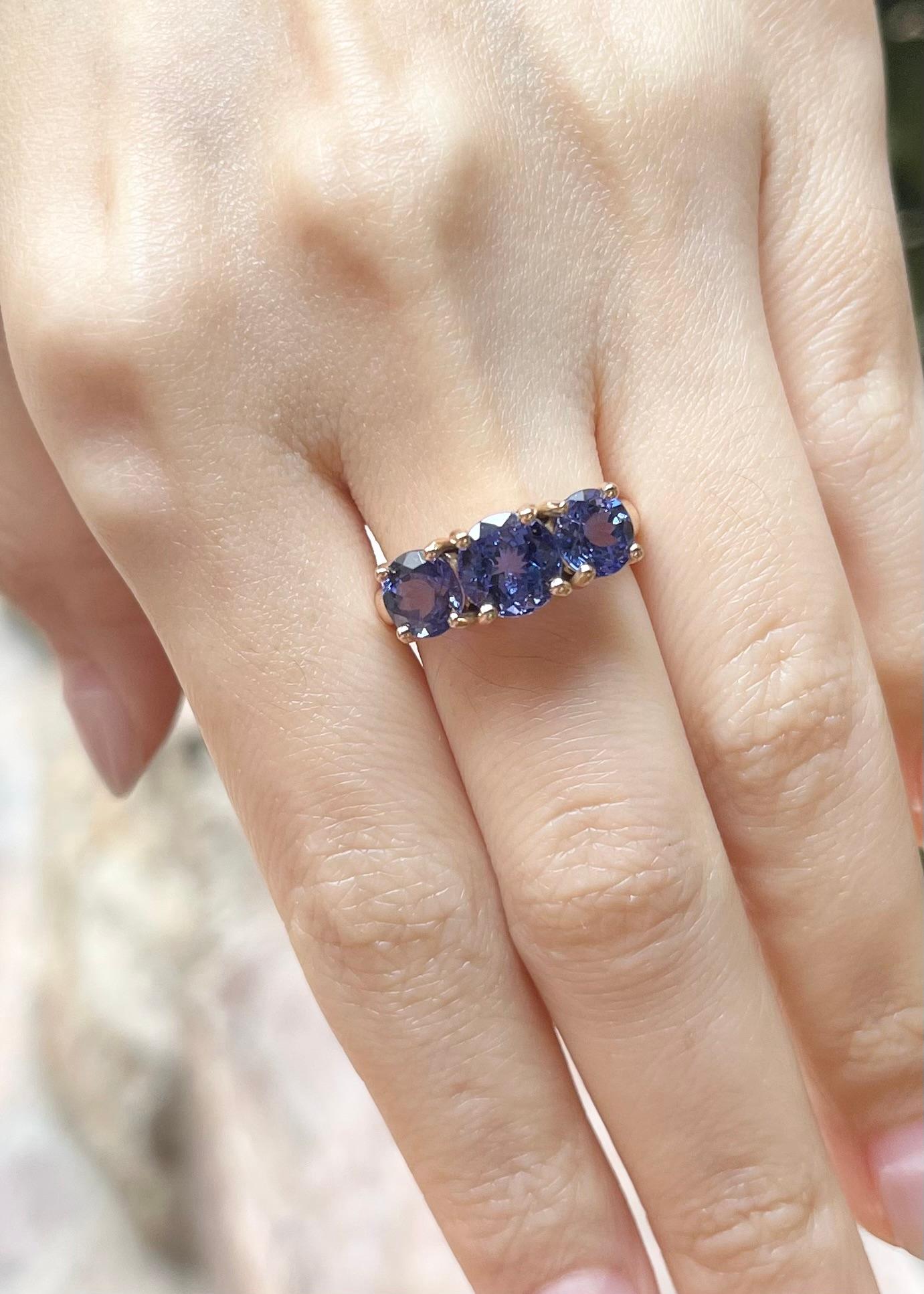 Round Cut Tanzanite Ring set in 18K Rose Gold Settings For Sale