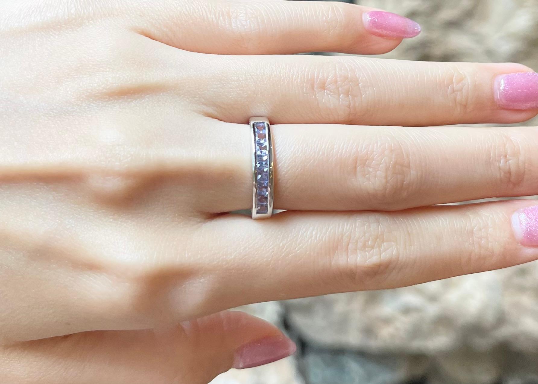 Tansanit-Ring in 18 Karat Weißgold gefasst in Fassungen (Zeitgenössisch) im Angebot