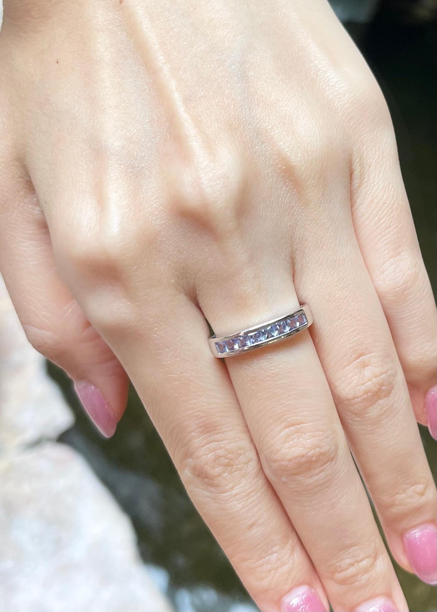 Tansanit-Ring in 18 Karat Weißgold gefasst in Fassungen (Carréschliff) im Angebot
