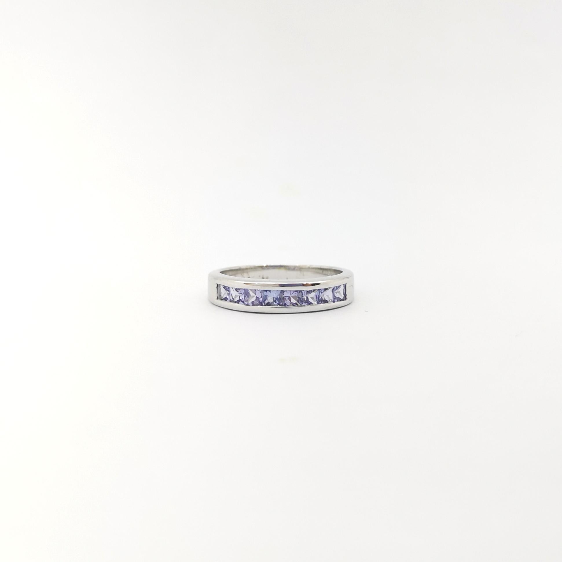 Tansanit-Ring in 18 Karat Weißgold gefasst in Fassungen im Angebot 2
