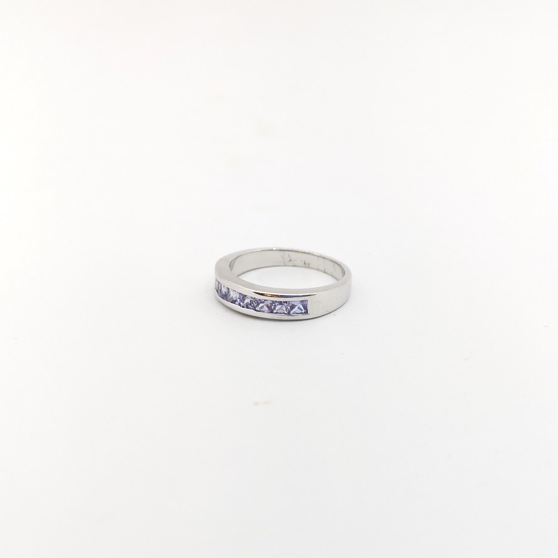 Tansanit-Ring in 18 Karat Weißgold gefasst in Fassungen im Angebot 3