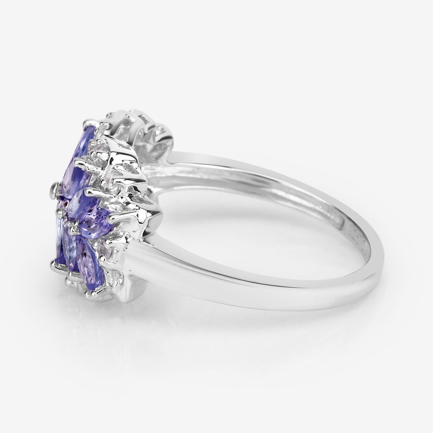 Tanzanite Ring White Topazes 1.5 Carats Sterling Silver In Excellent Condition For Sale In Aliso Viejo, CA