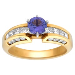 Bague en tanzanite avec diamants 0,75 carat accentus sur le dessus et les cts de l'anneau