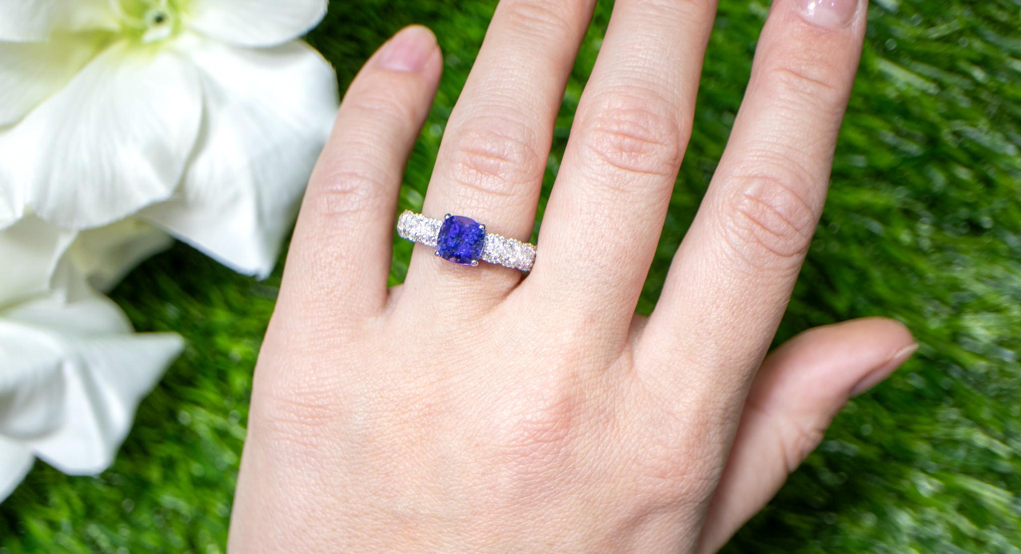 Cushion Cut Tanzanite Ring With Diamond Setting 2.82 Carats 18K Gold For Sale