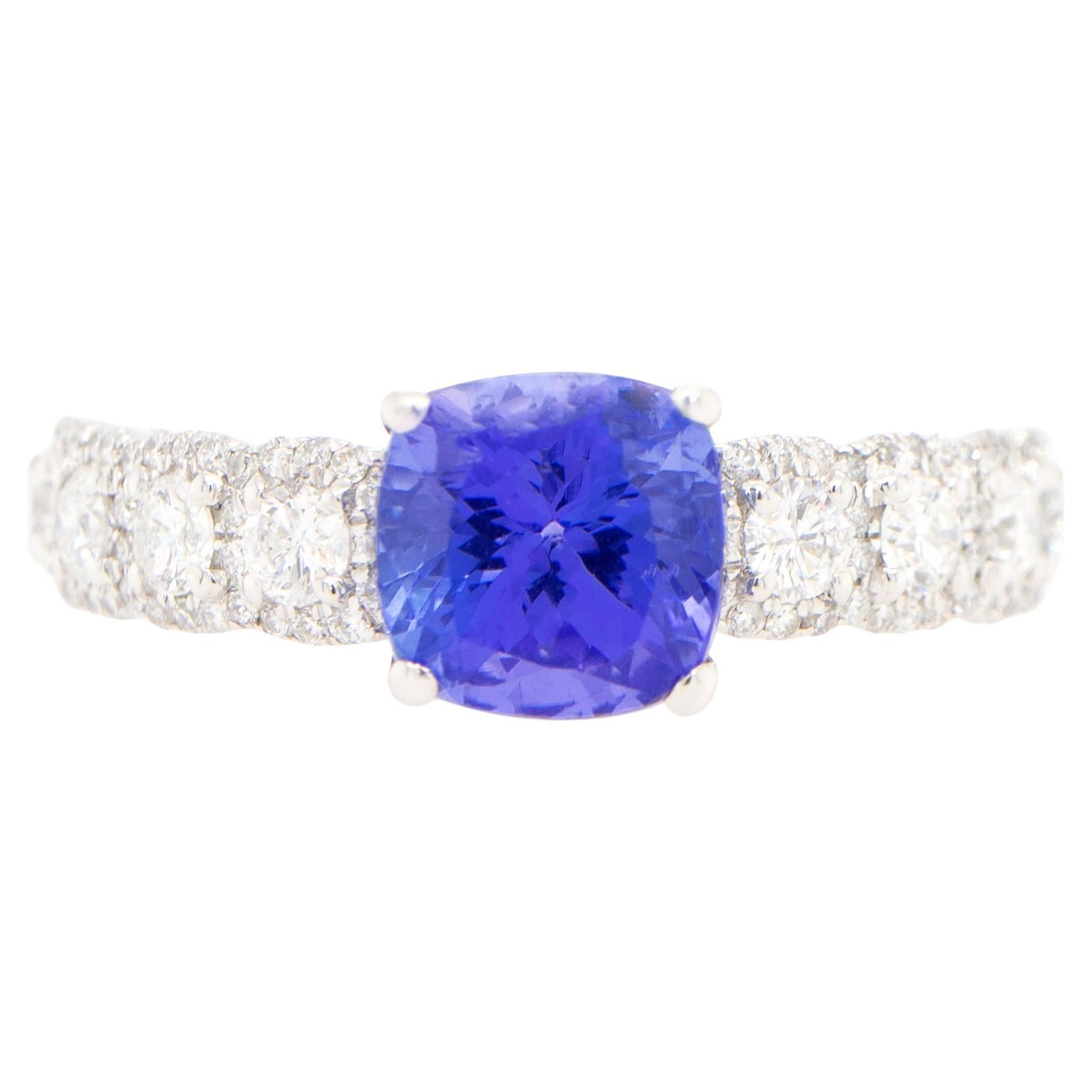 Tanzanite Ring With Diamond Setting 2.82 Carats 18K Gold For Sale