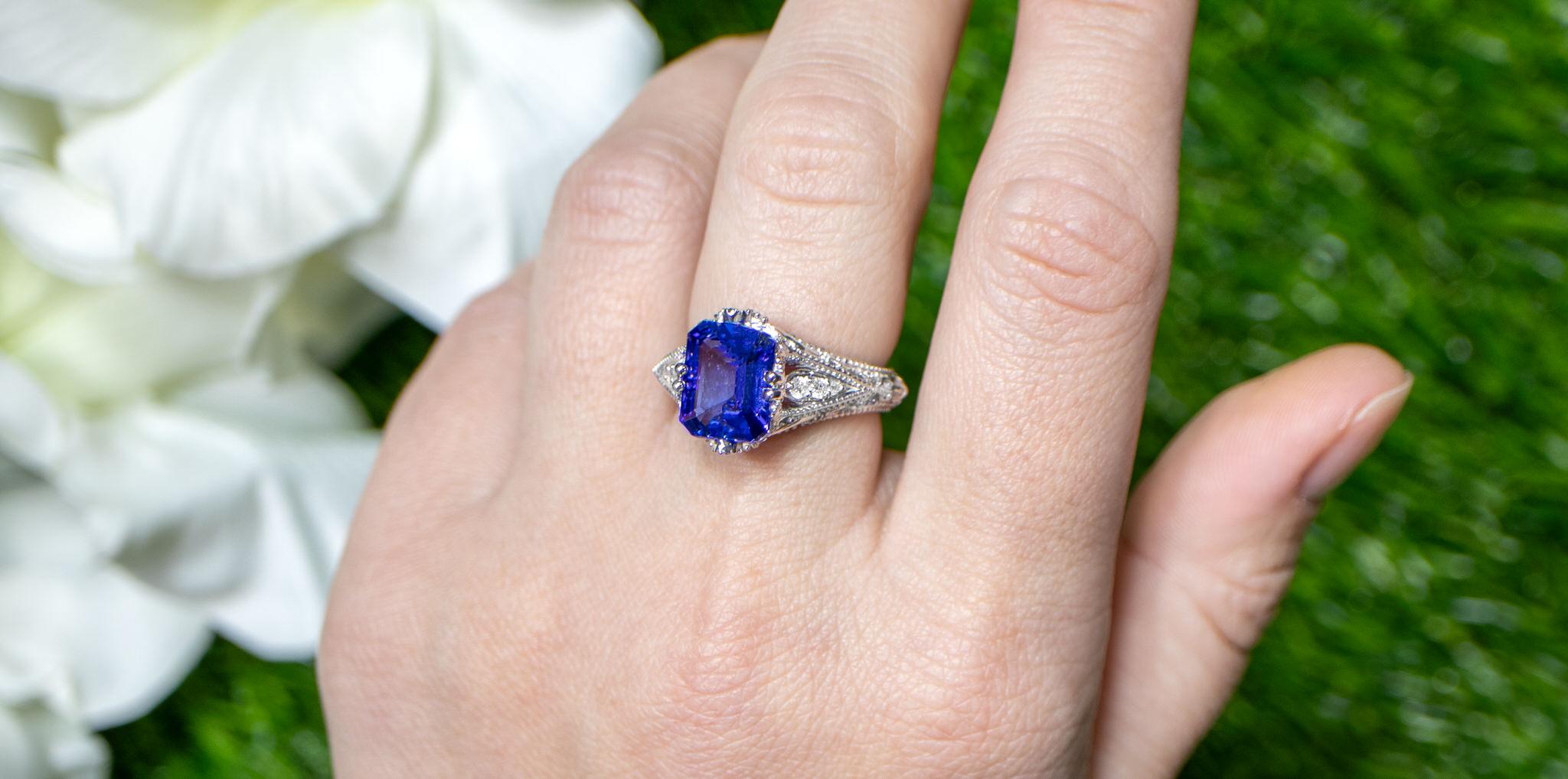 Art Deco Tanzanite Ring With Diamond Setting 3.24 Carats 18K Gold For Sale