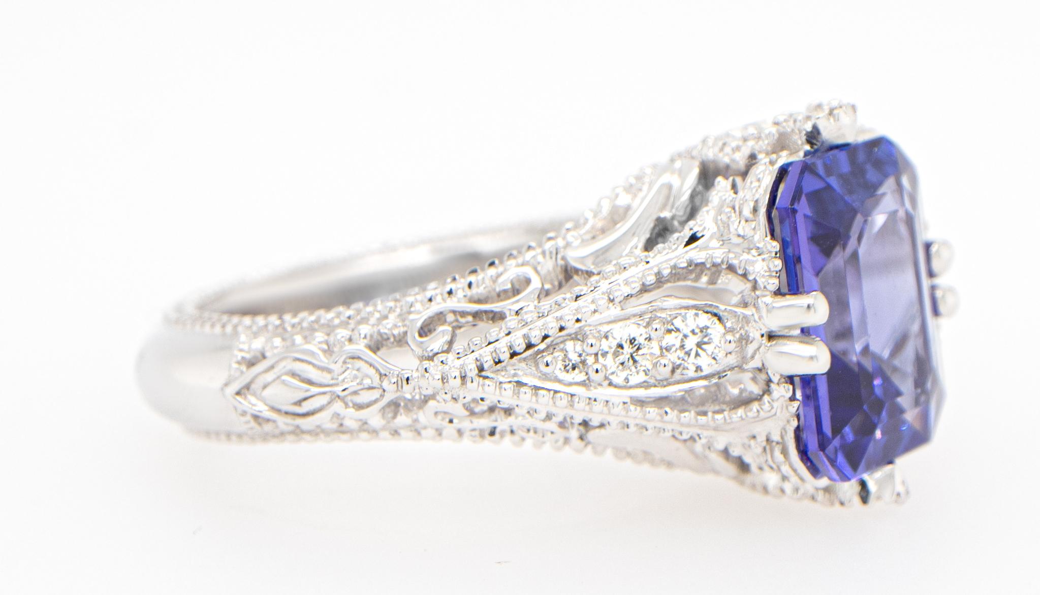 Women's or Men's Tanzanite Ring With Diamond Setting 3.24 Carats 18K Gold For Sale