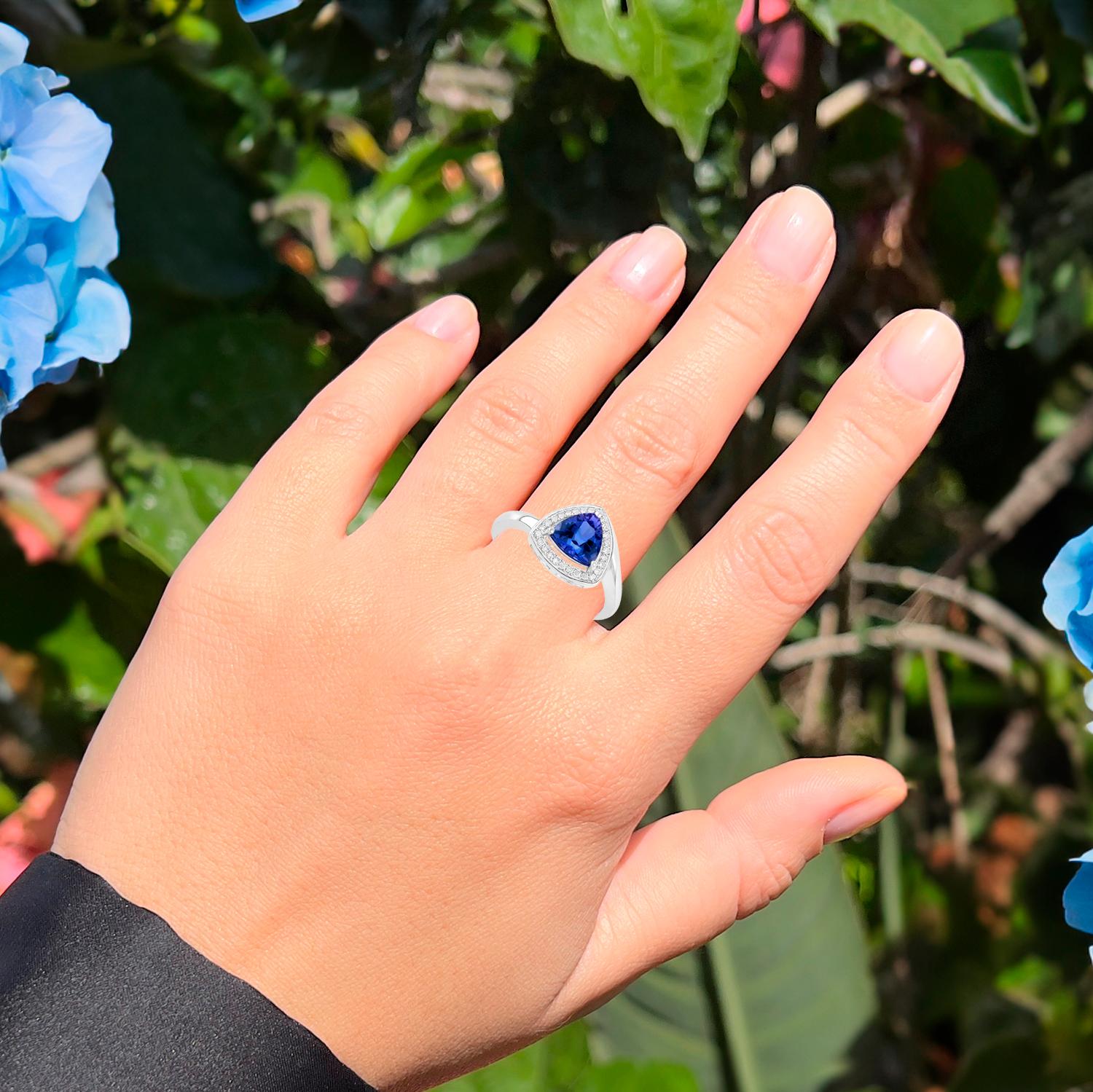 Contemporary Tanzanite Ring With Diamonds 1.48 Carats 14K White Gold For Sale