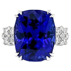 Anello con tanzanite e diamanti 20,82 carati in oro bianco 18 carati