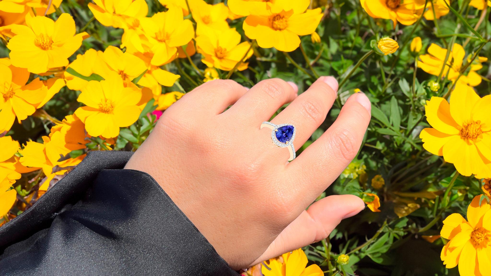 Pear Cut Tanzanite Ring With Diamonds 2.39 Carats 14K Yellow Gold For Sale