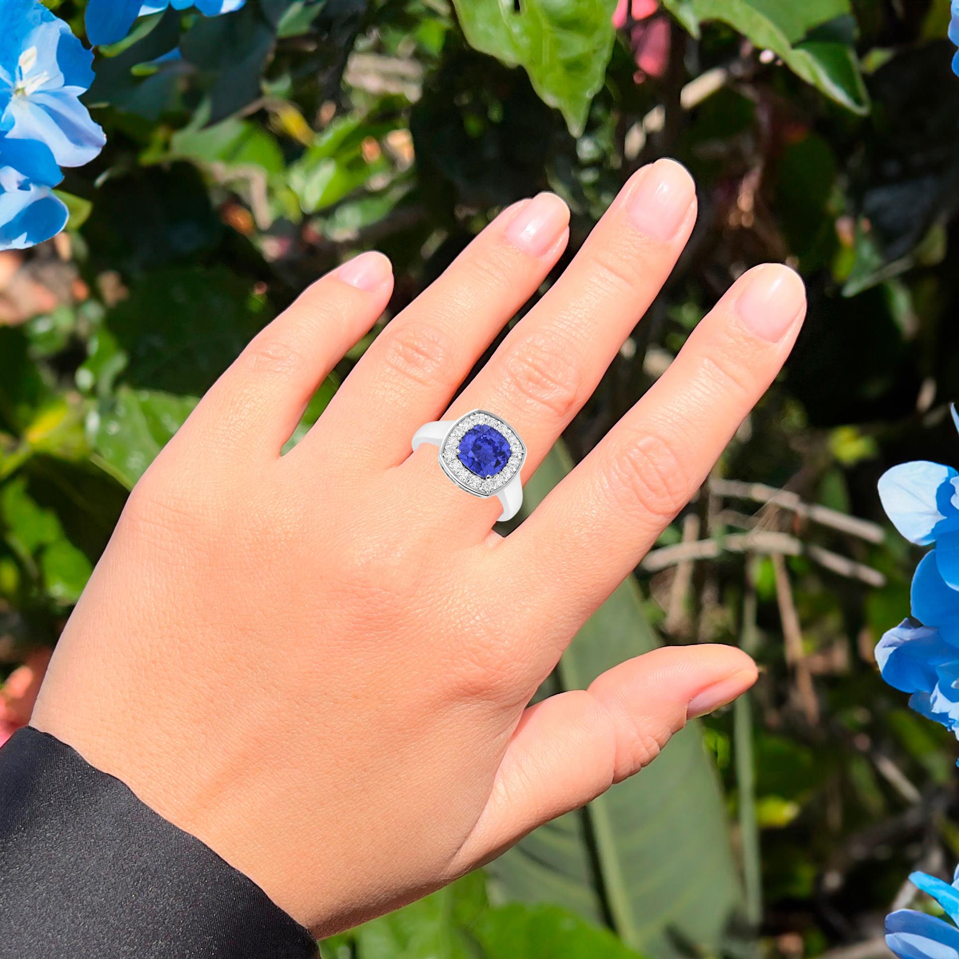 Contemporary Tanzanite Ring With Diamonds 2.58 Carats 14K White Gold For Sale