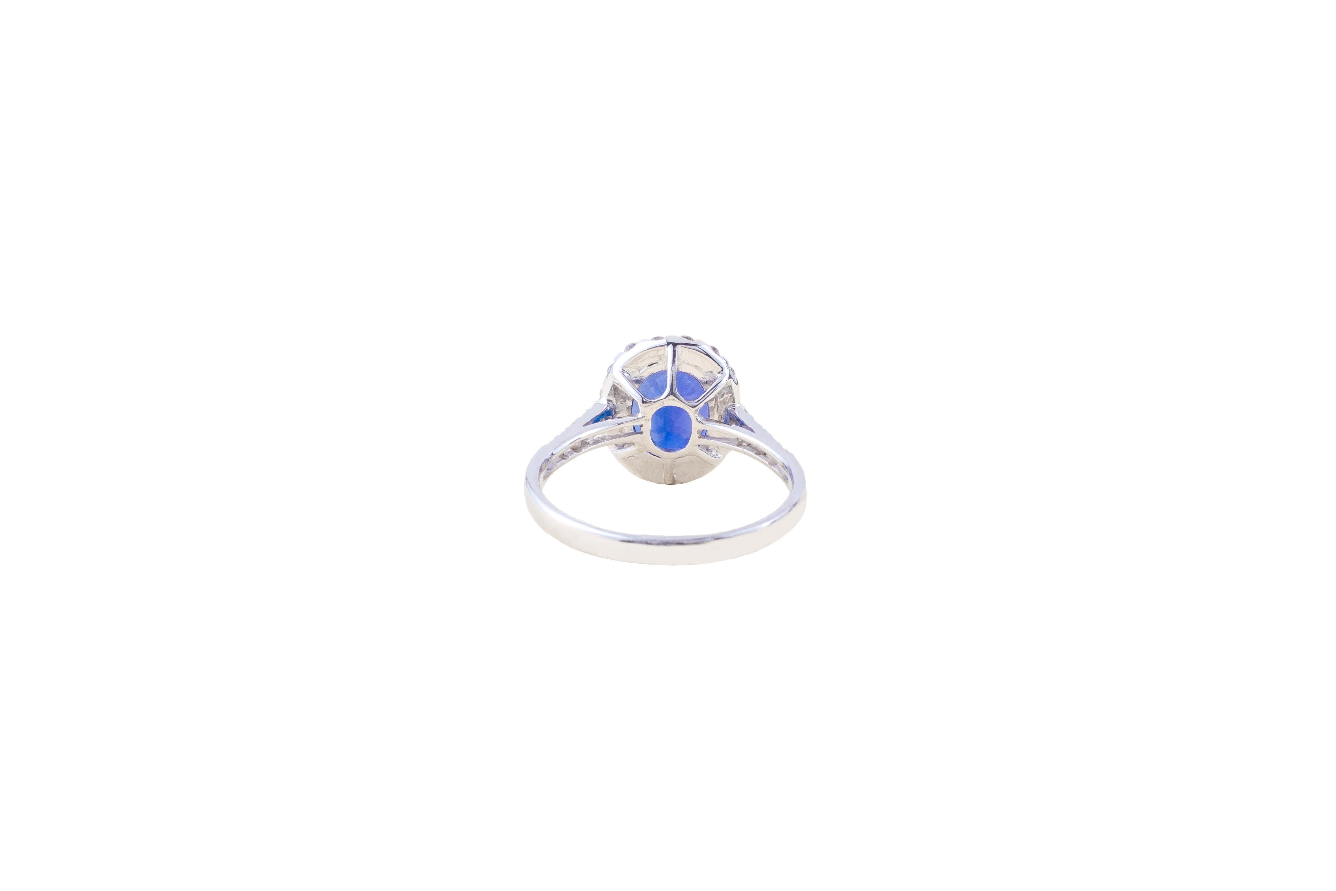 Tanzanite Ring with Diamonds In New Condition In Bad Kissingen, DE