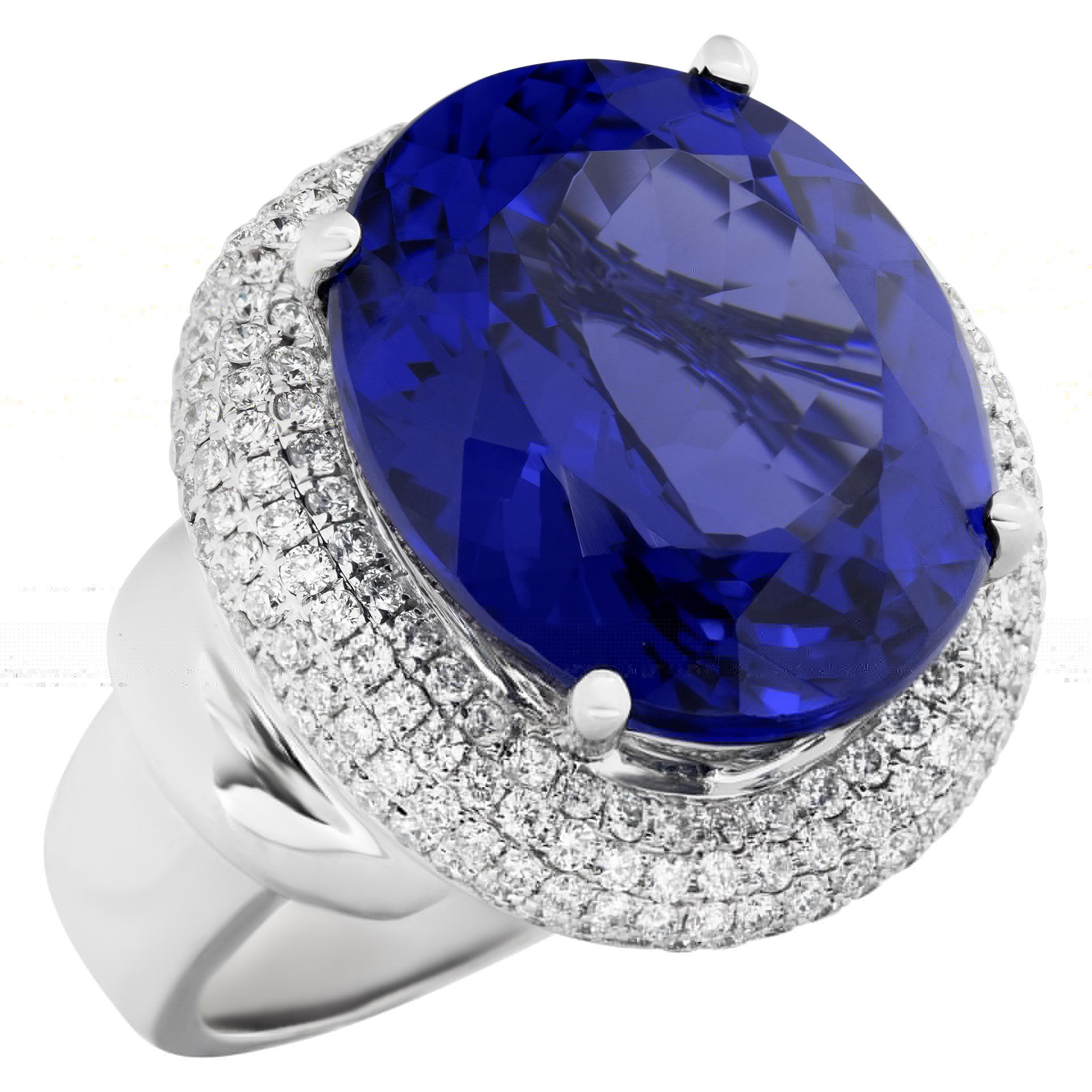 Tanzanite ring with diamonds in white gold. In Excellent Condition For Sale In Surfside, FL