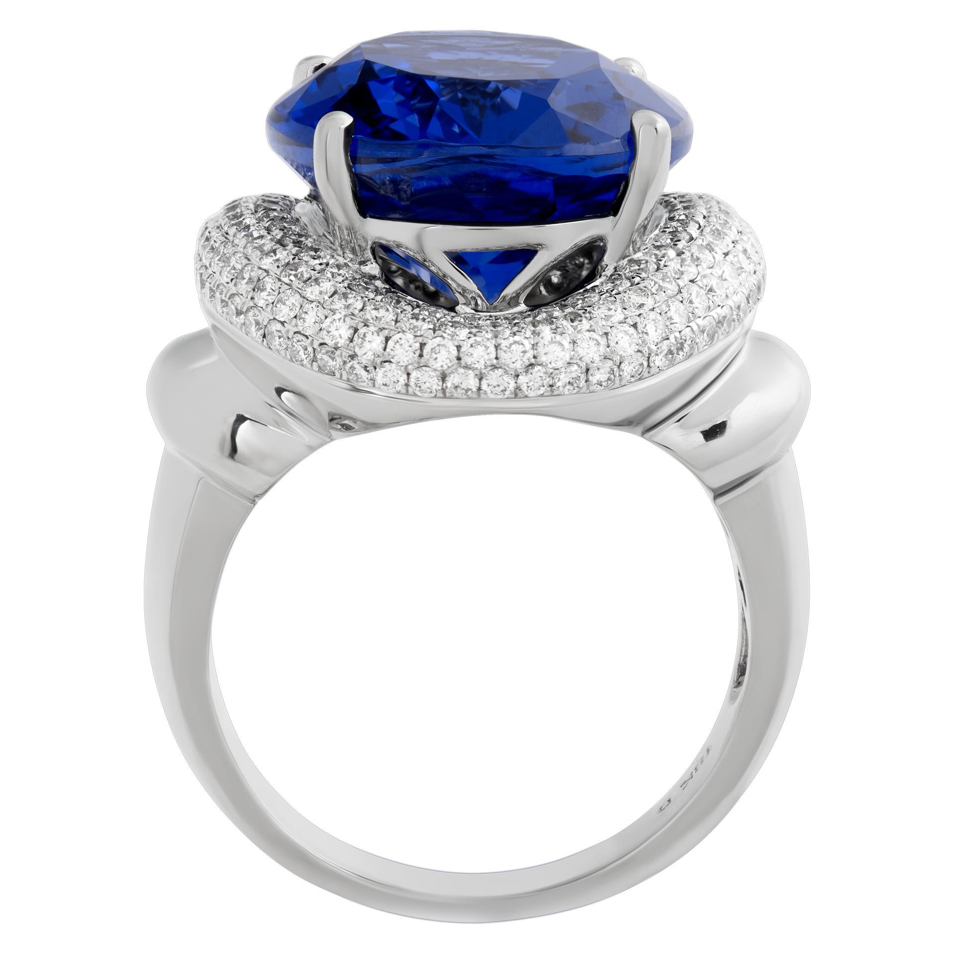 Women's Tanzanite ring with diamonds in white gold. For Sale