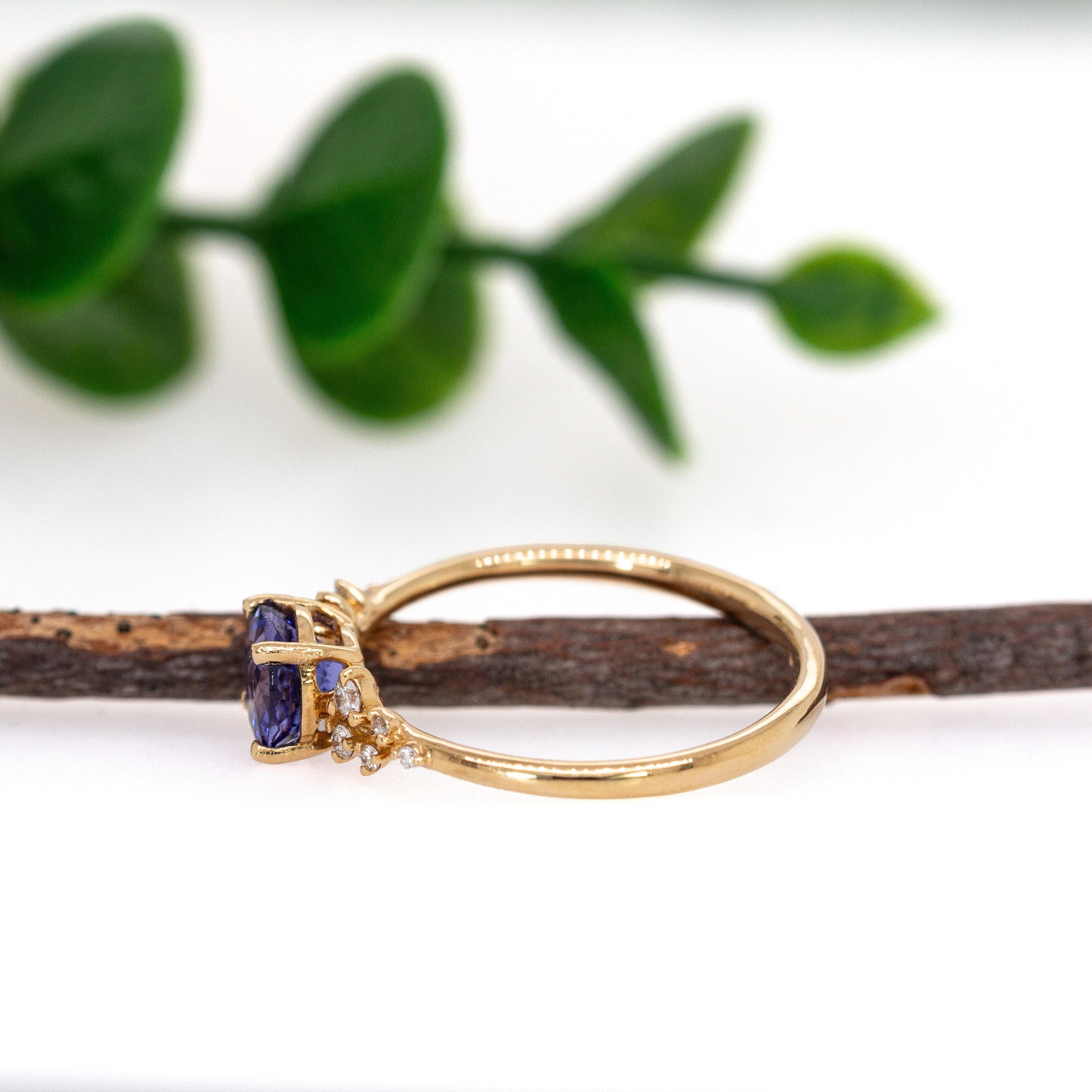 Tanzanite Ring with Natural Diamonds in 14K Solid Gold  Round 5.6mm In New Condition For Sale In Columbus, OH