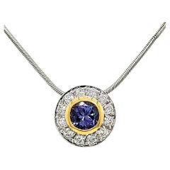 Tanzanite Round Pendant in 18 K gold chain