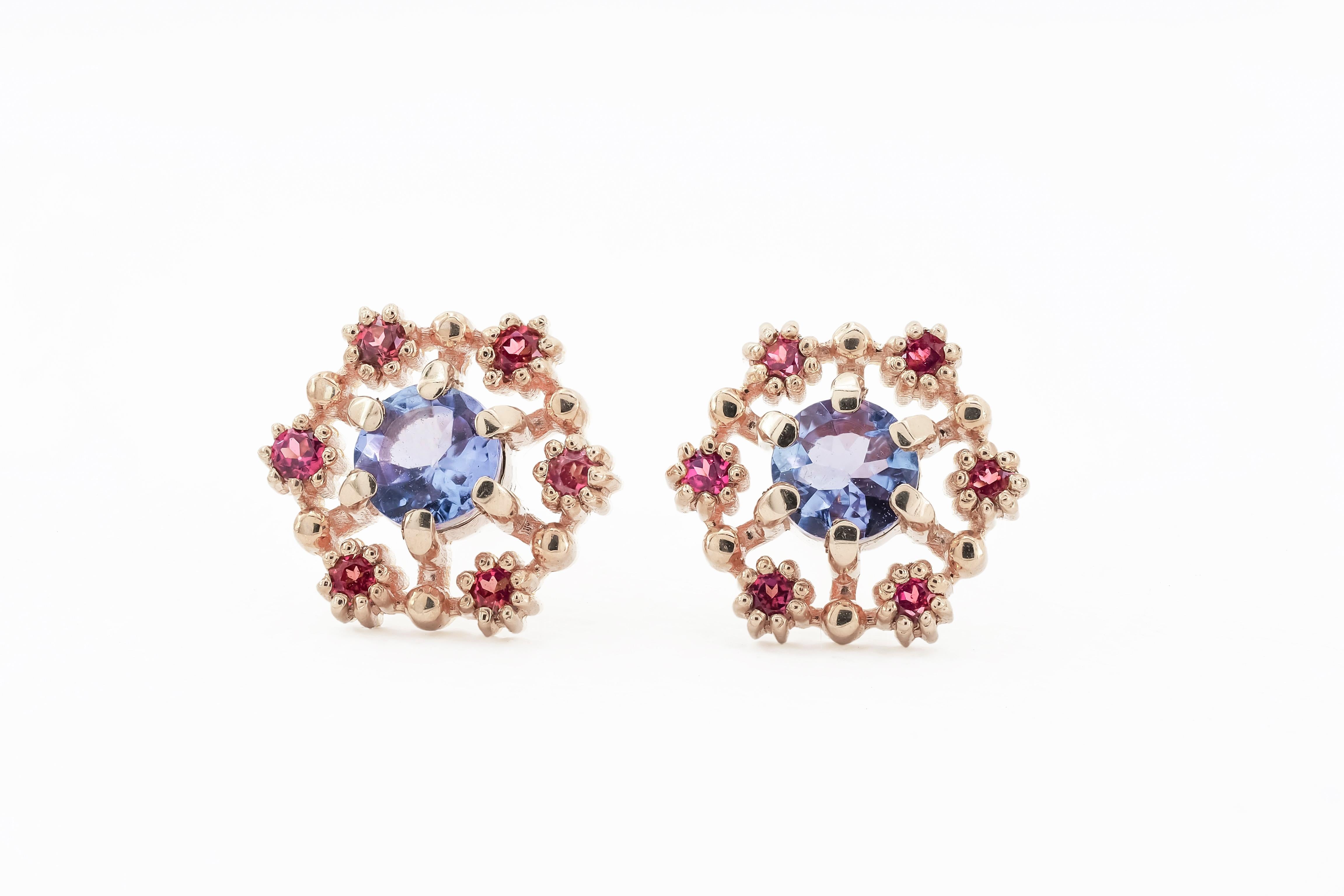 Moderne Boucles d'oreilles Tanzanite, rubis 14k, clous d'oreilles en vente