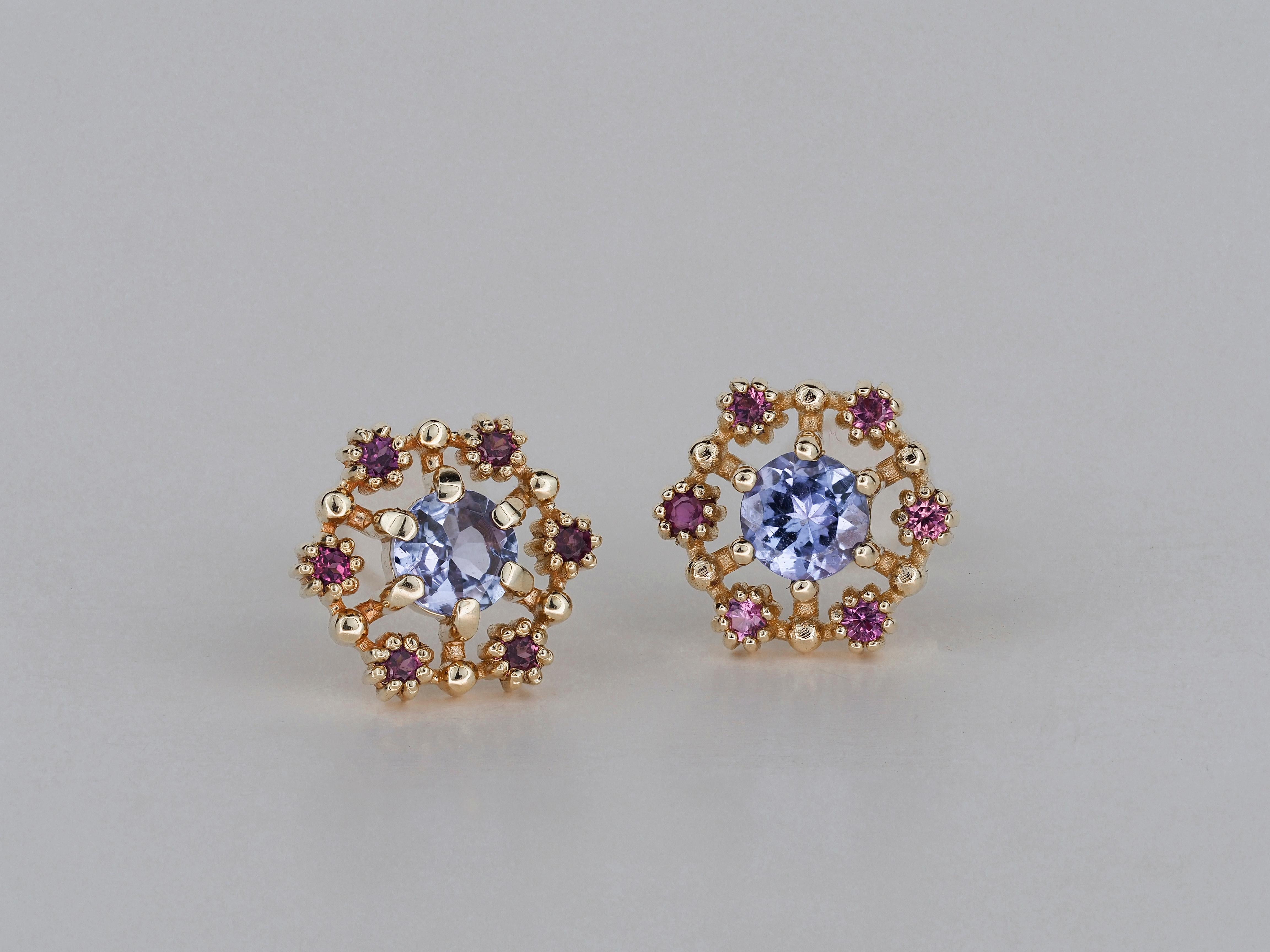 Taille ronde Boucles d'oreilles Tanzanite, rubis 14k, clous d'oreilles en vente