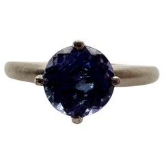 Bague de fiançailles solitaire en or blanc 14 carats finition mate avec tanzanite