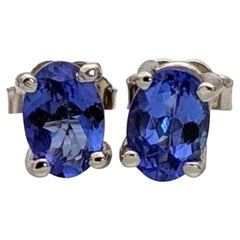Clous d'oreilles solitaires ovales en or massif 14 carats avec tanzanite de 6 x 4 mm