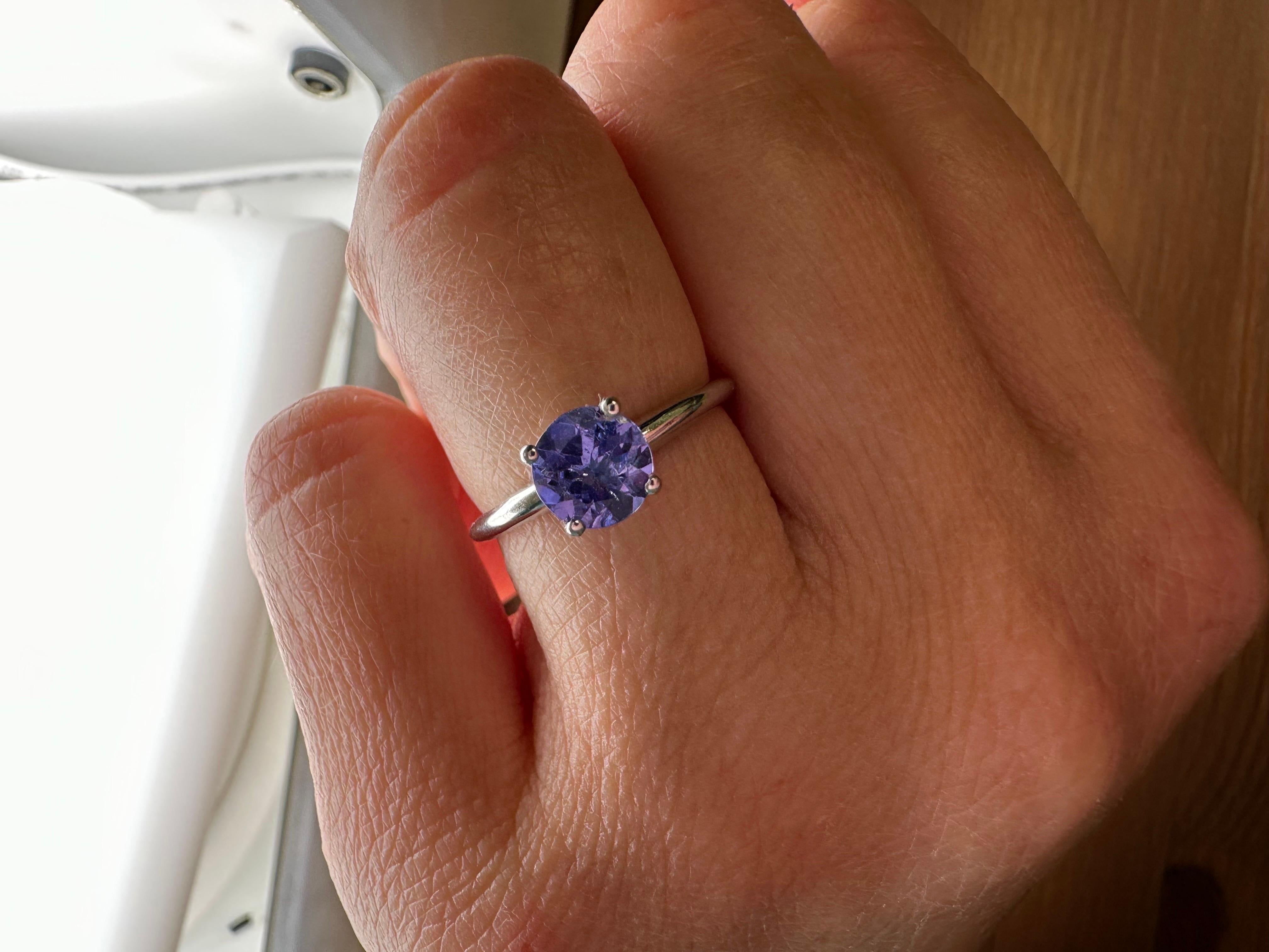 Round Cut Tanzanite Soltiaire ring 14KT gold  For Sale