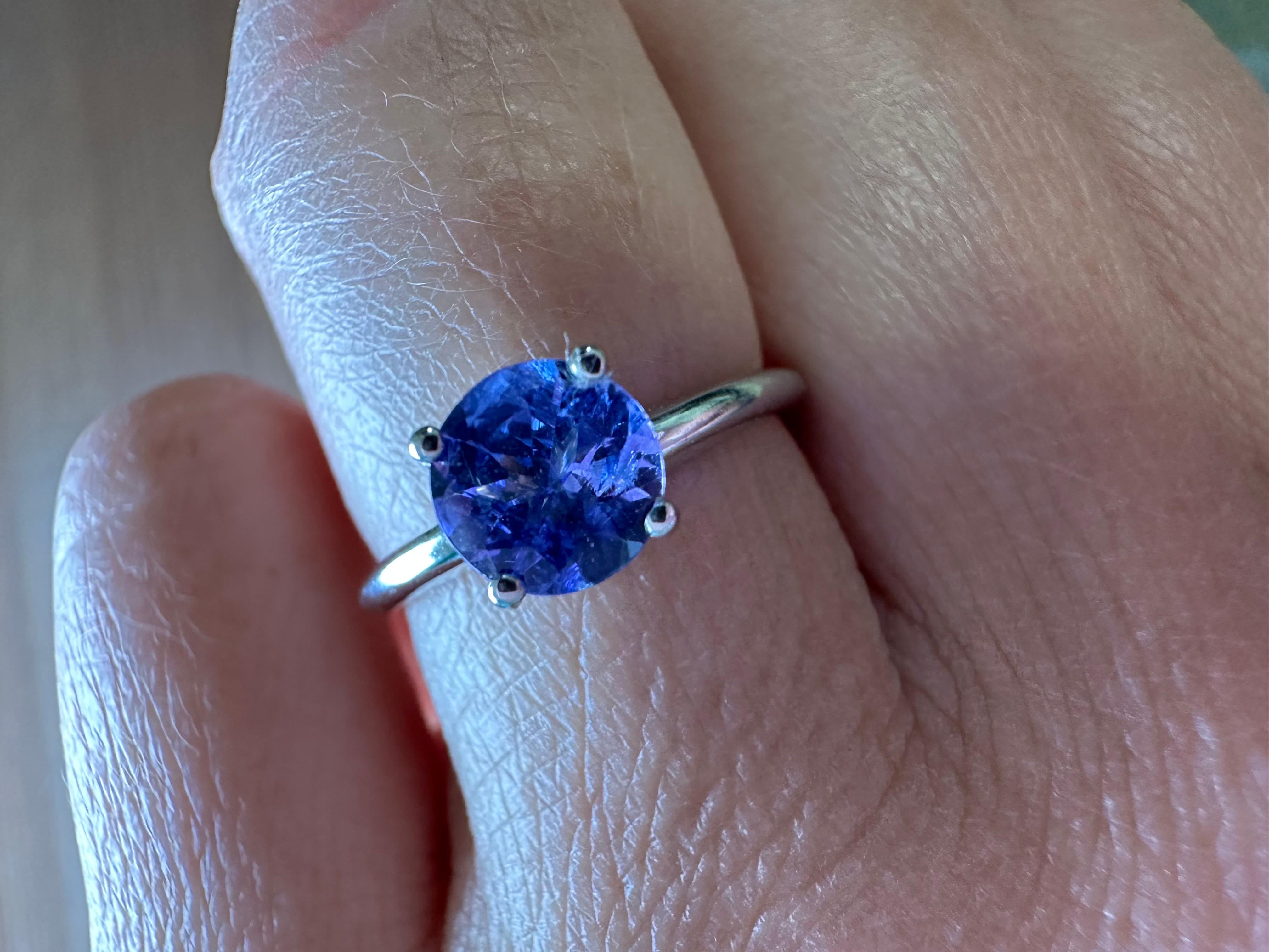 Women's or Men's Tanzanite Soltiaire ring 14KT gold  For Sale