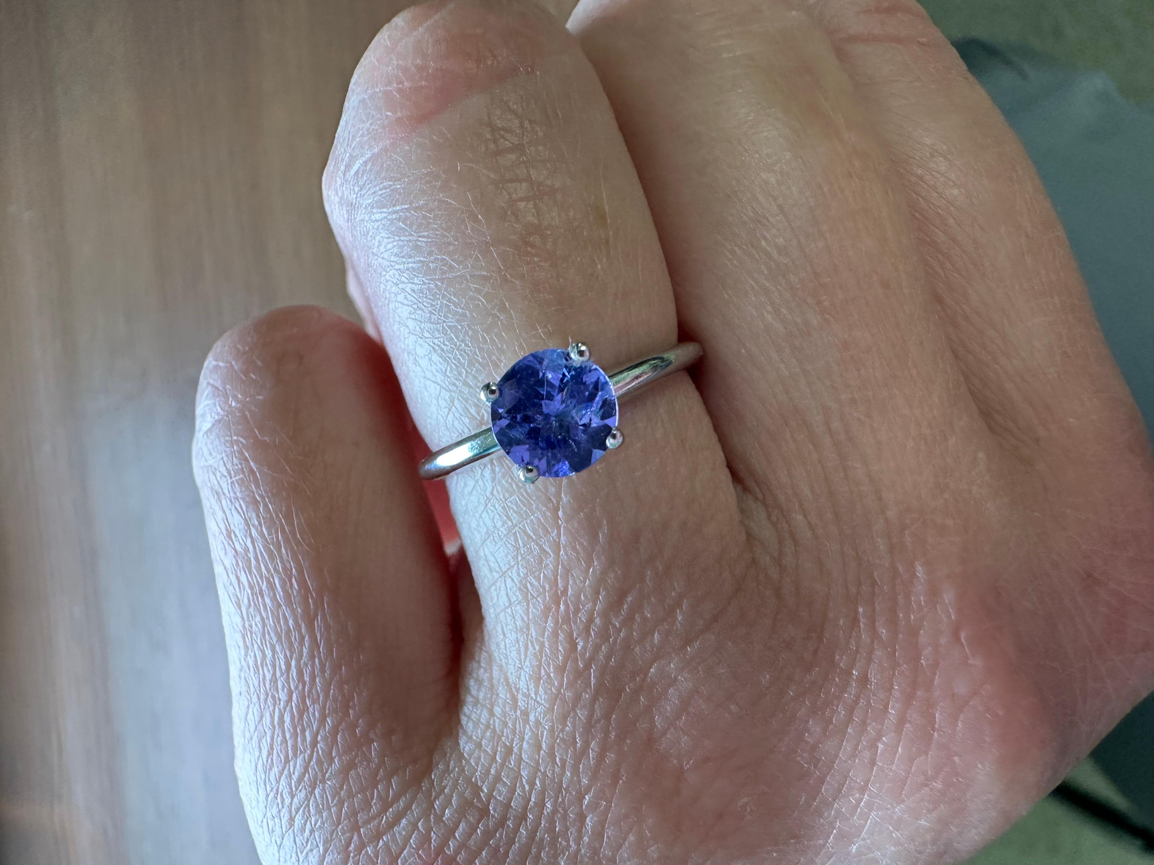 Tanzanite Soltiaire ring 14KT gold  For Sale 1