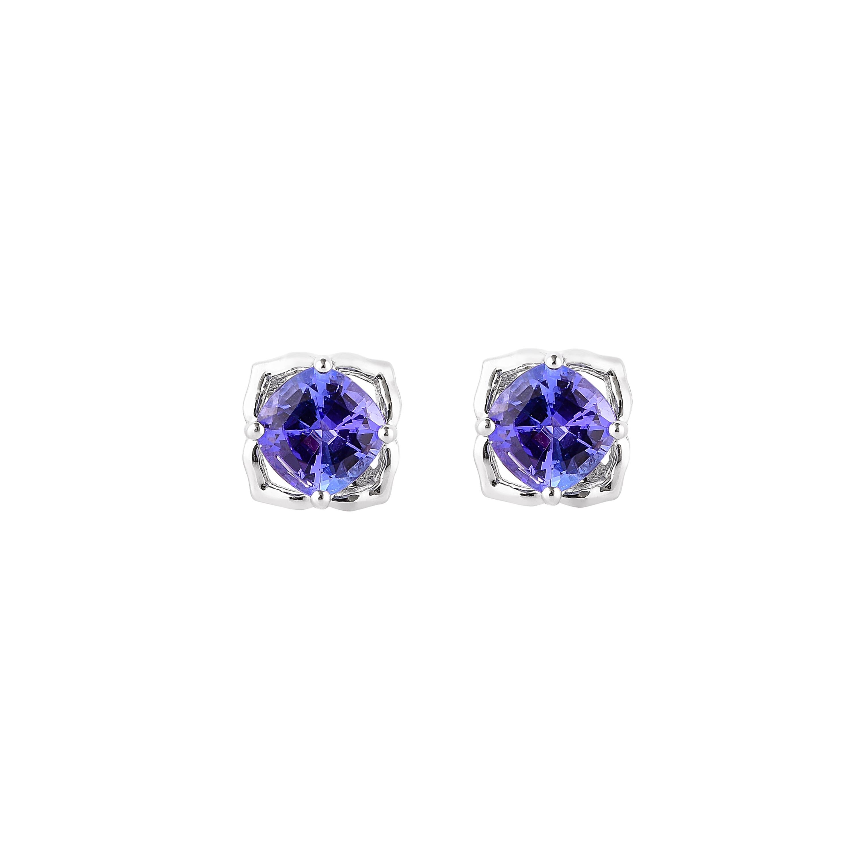 Contemporary Tanzanite stud Earring in 18 Karat white Gold For Sale