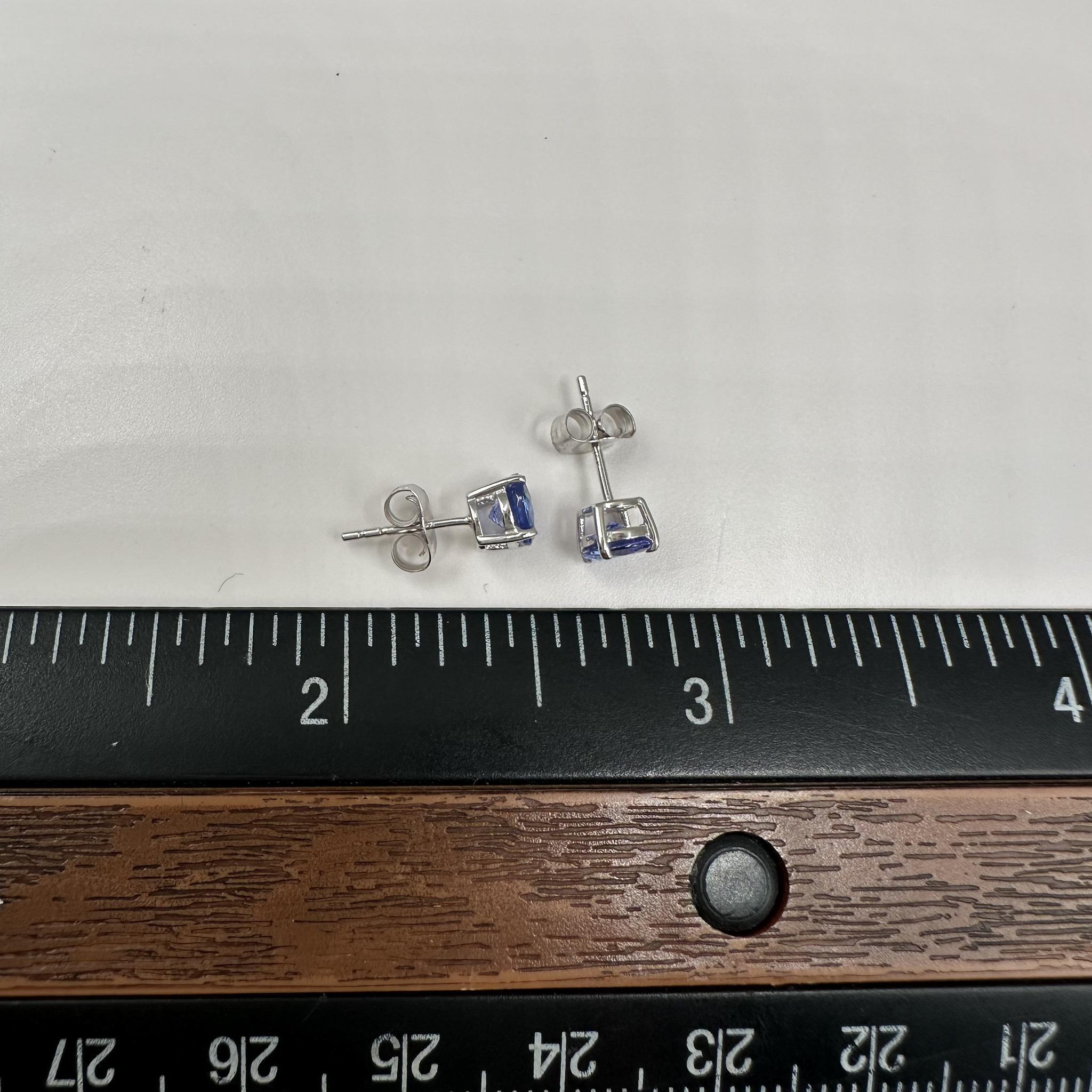 Tansanit-Ohrstecker in 10kt Weißgold - 4,9-5mm, 0,8g, Push Backs, Neu für Damen oder Herren im Angebot