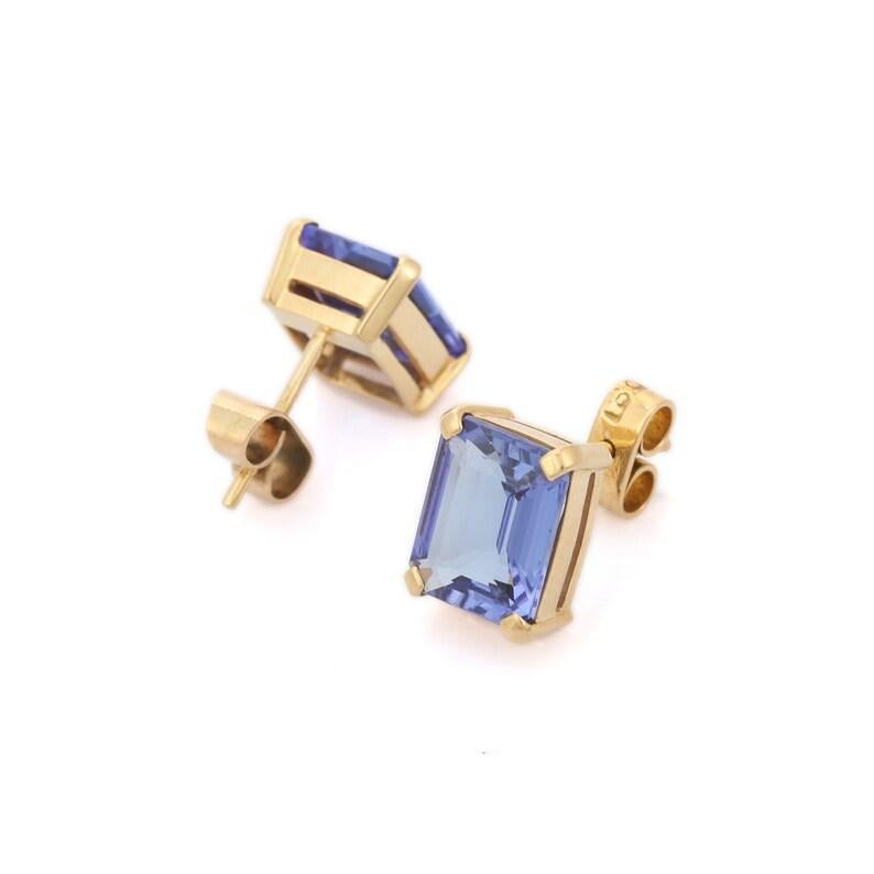 Modern Tanzanite Push Back Earrings in 18kt Solid Yellow Gold For Sale