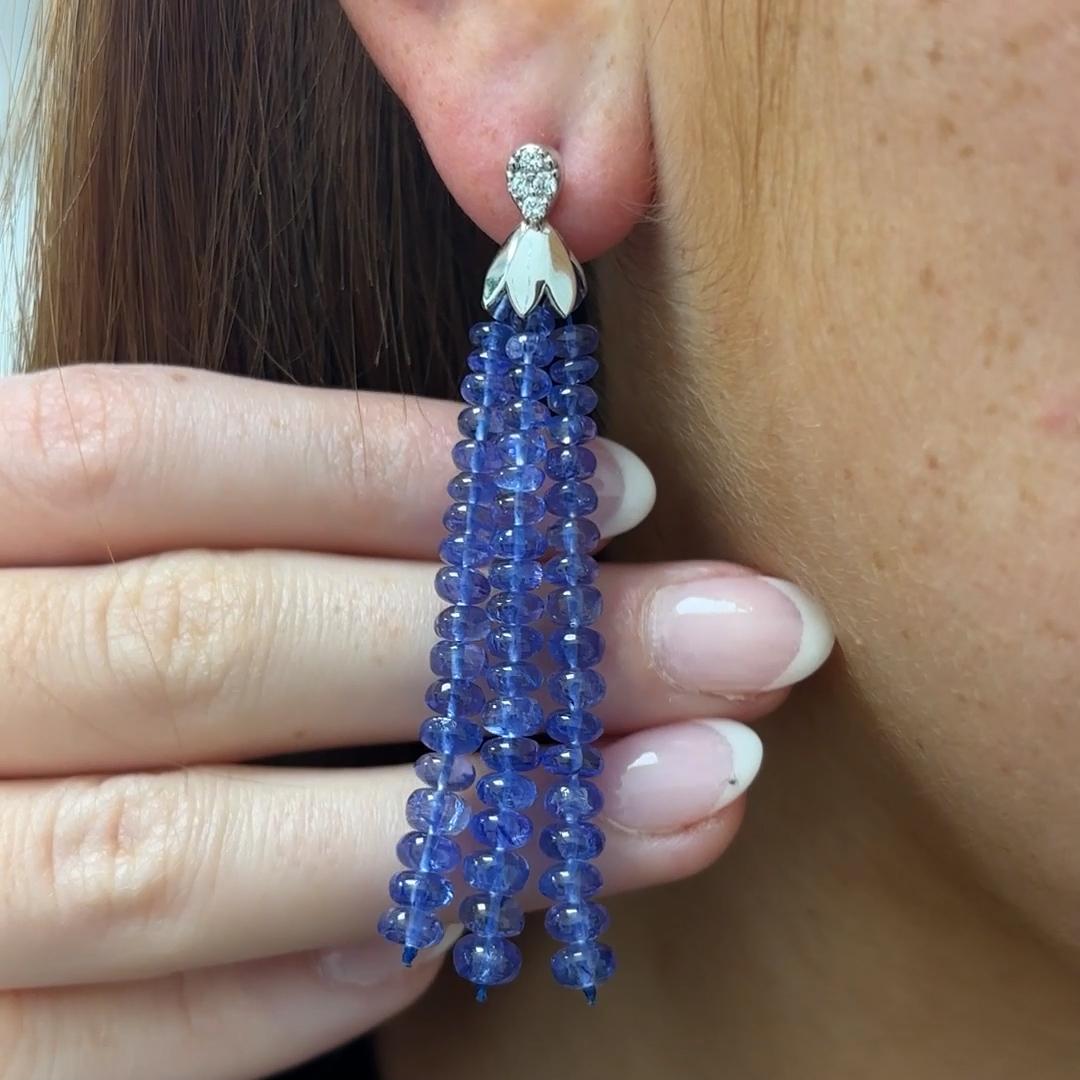 Orecchini con nappe di tanzanite in oro bianco 14K e borchie con diamanti In condizioni Nuovo in vendita a GREAT NECK, NY