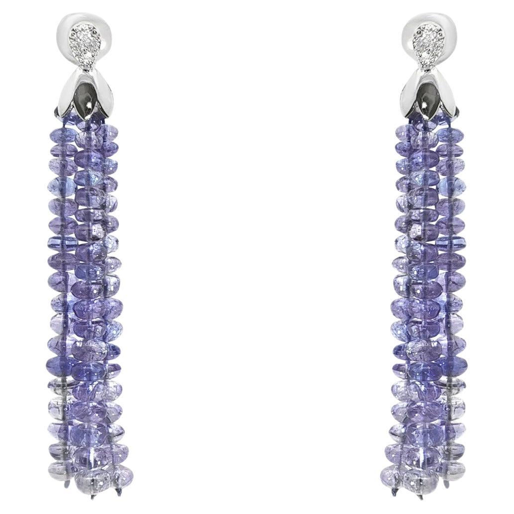 Orecchini con nappe di tanzanite in oro bianco 14K e borchie con diamanti in vendita
