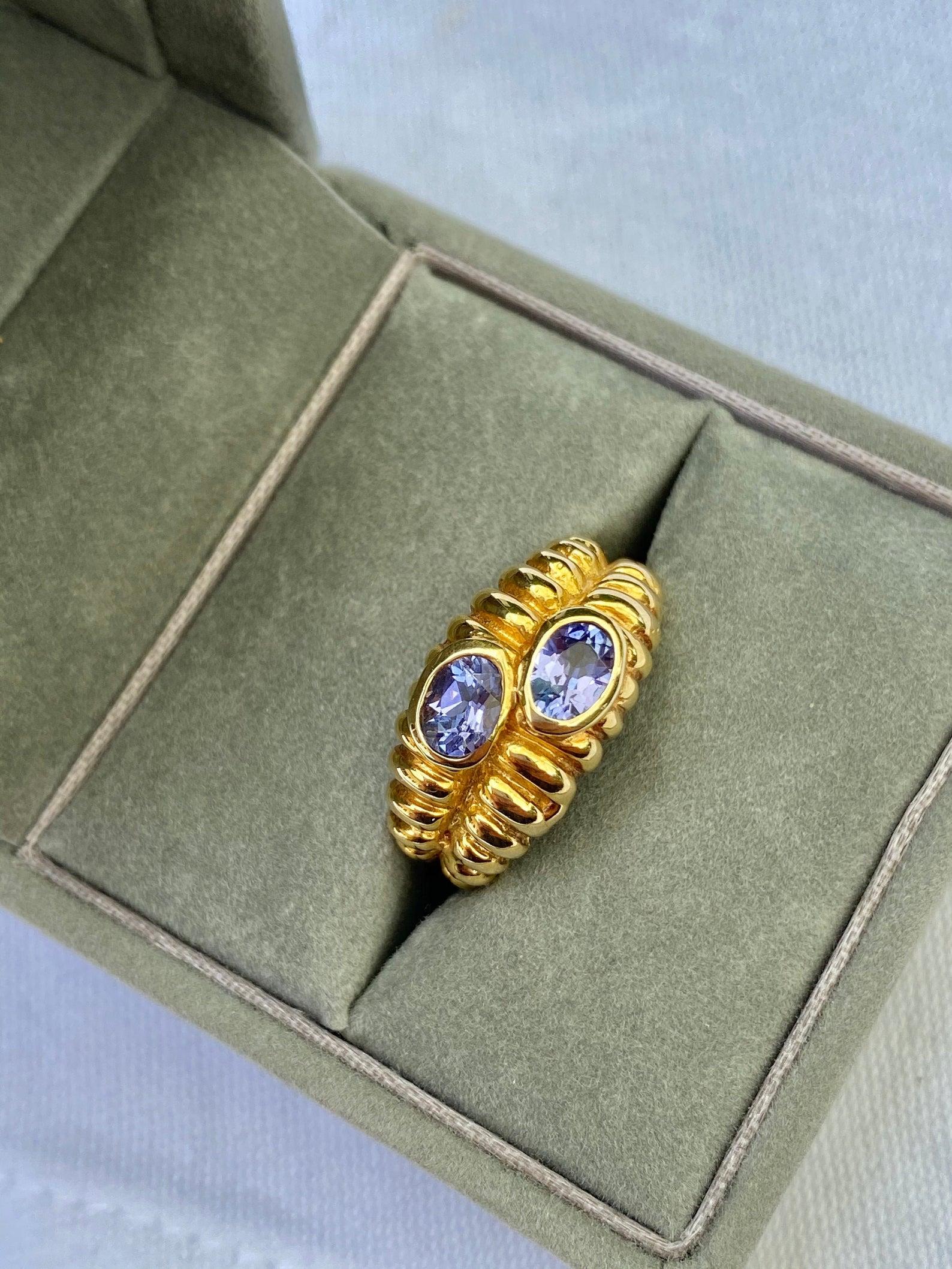 Anello di fidanzamento con tanzanite 