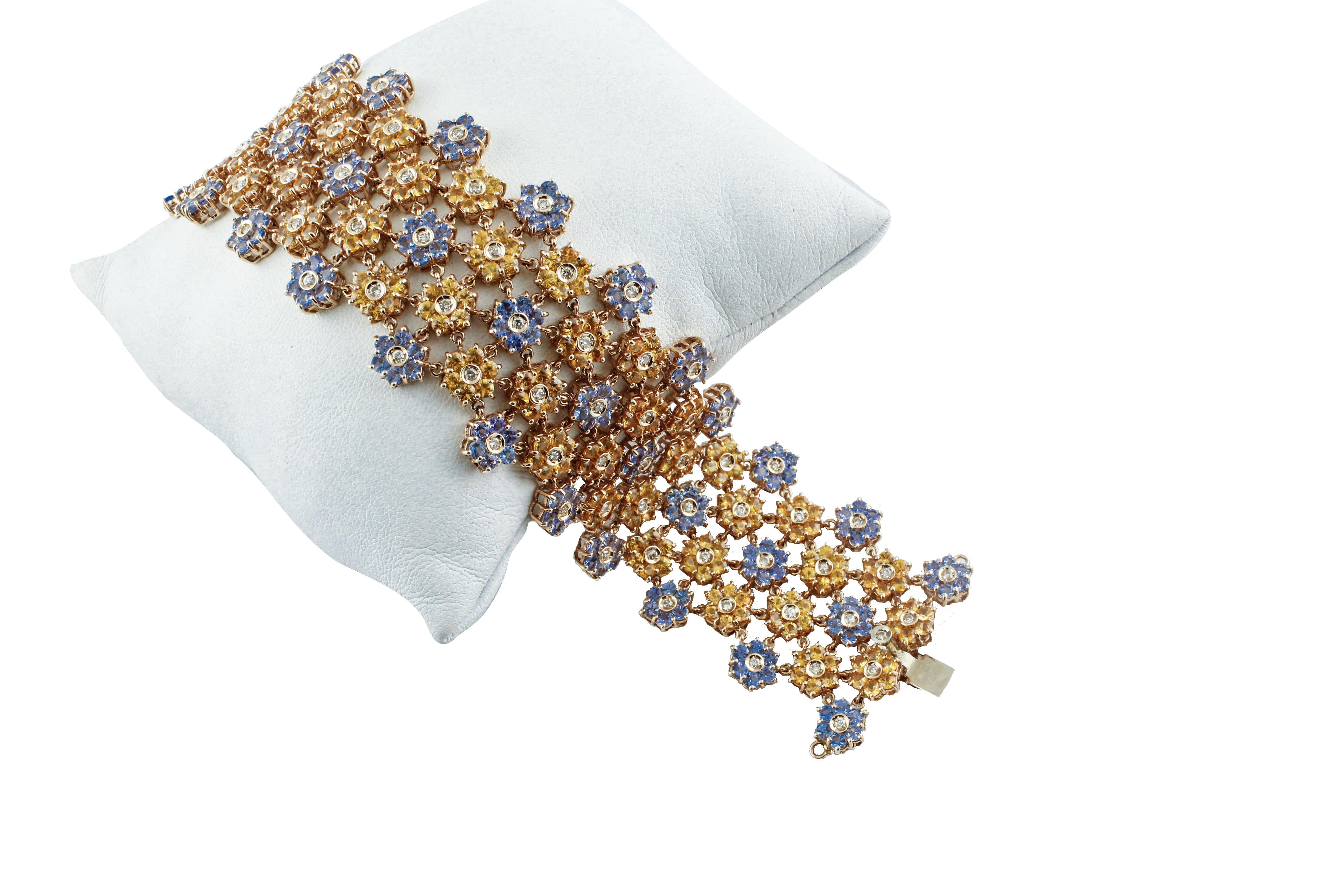 Tanzanite Topaz Rose Gold Little Flowers Link Bracelet In Excellent Condition For Sale In Marcianise, Marcianise (CE)