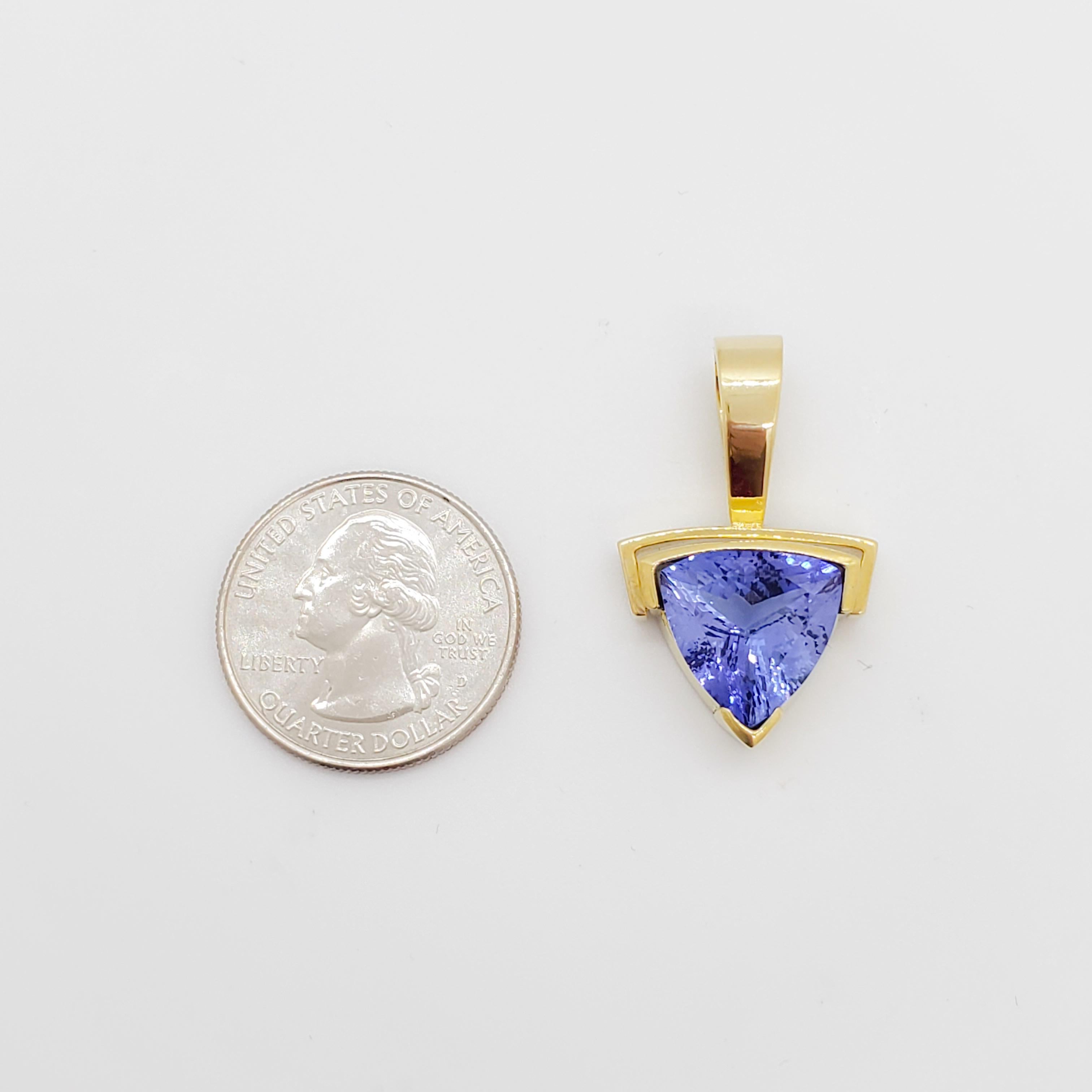 Tanzanite Trillion Pendant in 14k Yellow Gold In New Condition For Sale In Los Angeles, CA