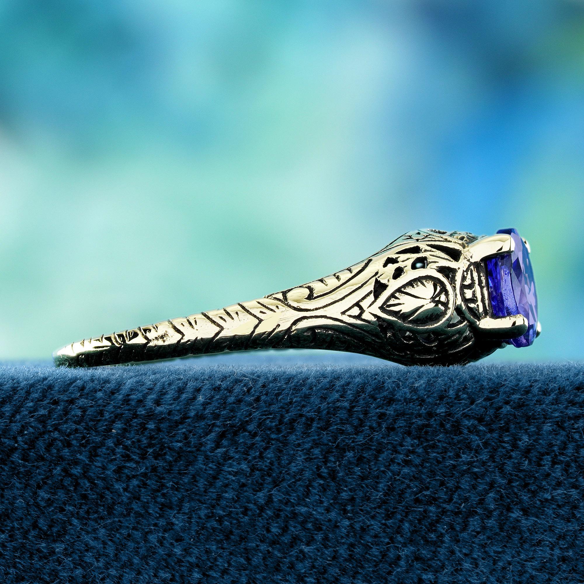 Taglio rotondo Anello con filigrana di tanzanite in stile vintage in oro giallo massiccio 9 carati in vendita