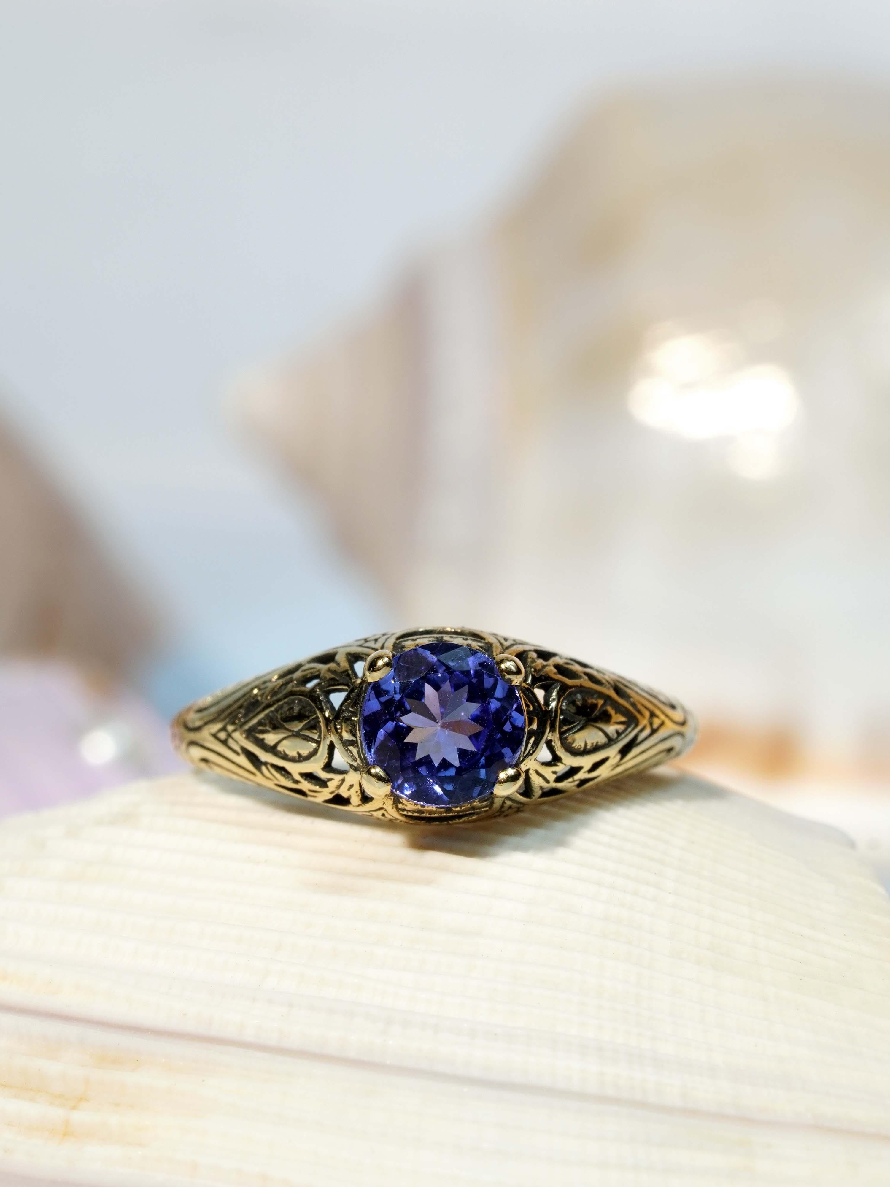 Tansanit Vintage Style filigranen Ring in massivem 9K Gelbgold im Angebot 1