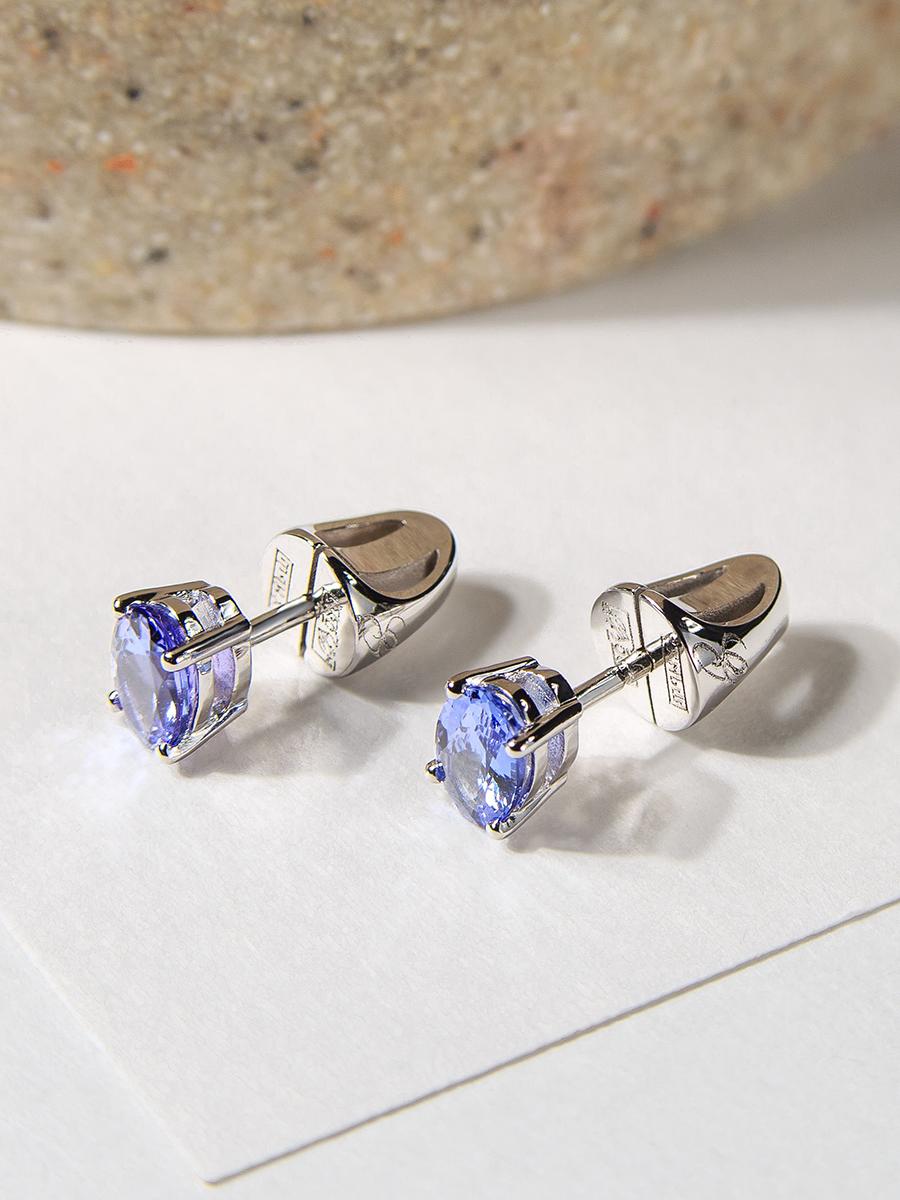 Tanzanite White Gold Earrings Studs Blue Natural Minimalism In New Condition For Sale In Berlin, DE