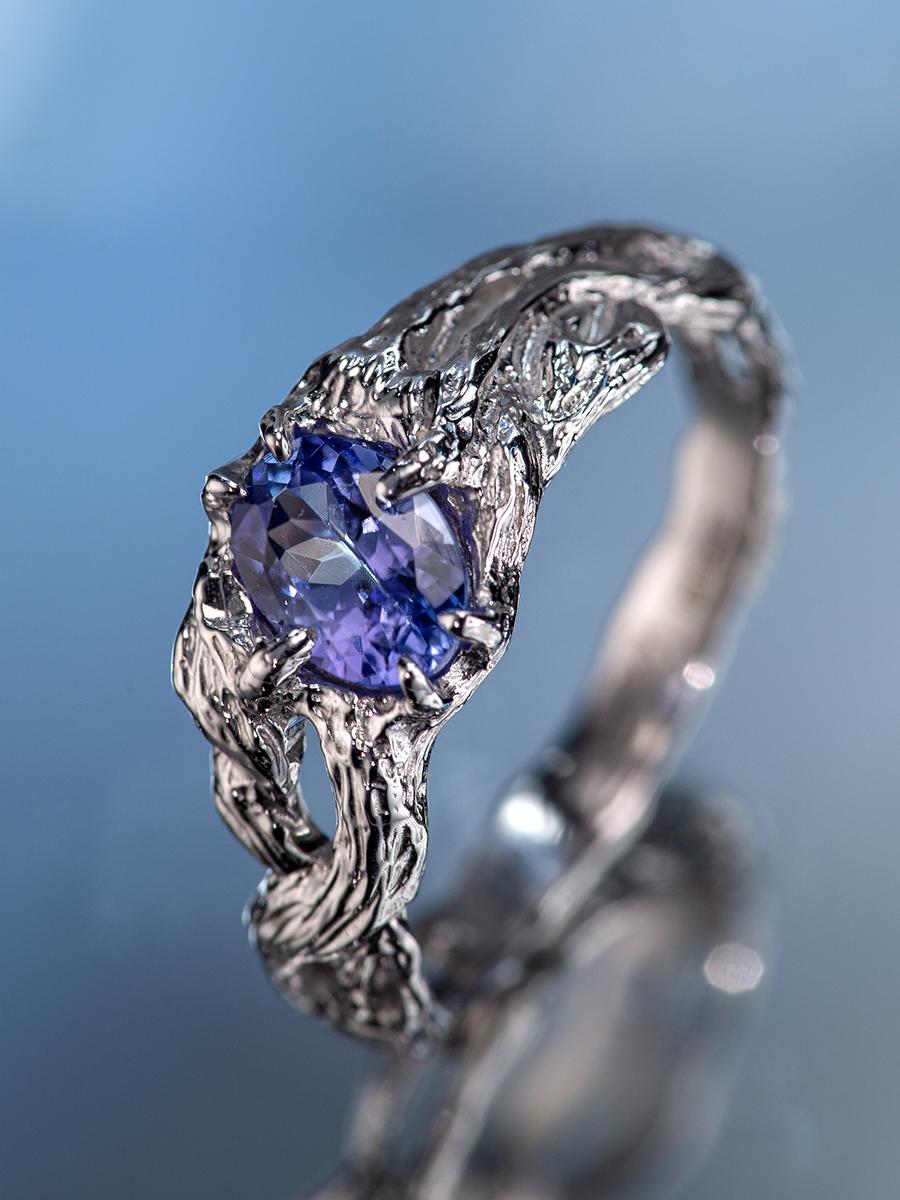 White gold ring with natural high quality Tanzanite classic oval cut
tanzanite origin - Tanzania
tanzanite weight - 0.9 carats
ring weight - 3.80 grams
ring size - 7.75 US (it is possible to make any ring size on request)
stone measurements - 0.16 x
