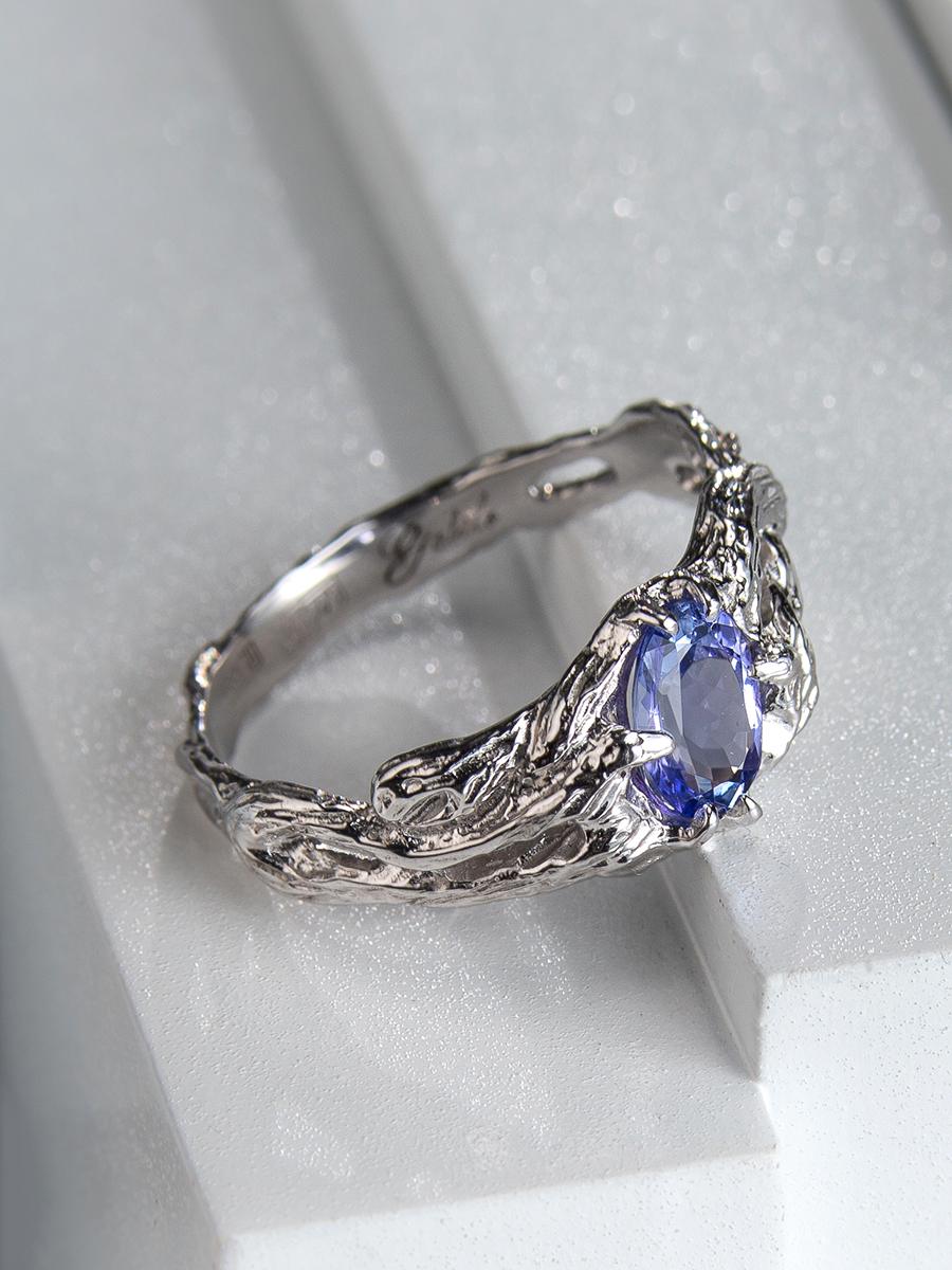 Tanzanite White Gold Ring Classic Oval Cut Tanzanian Gem Report LGBTQ Engagement In New Condition For Sale In Berlin, DE